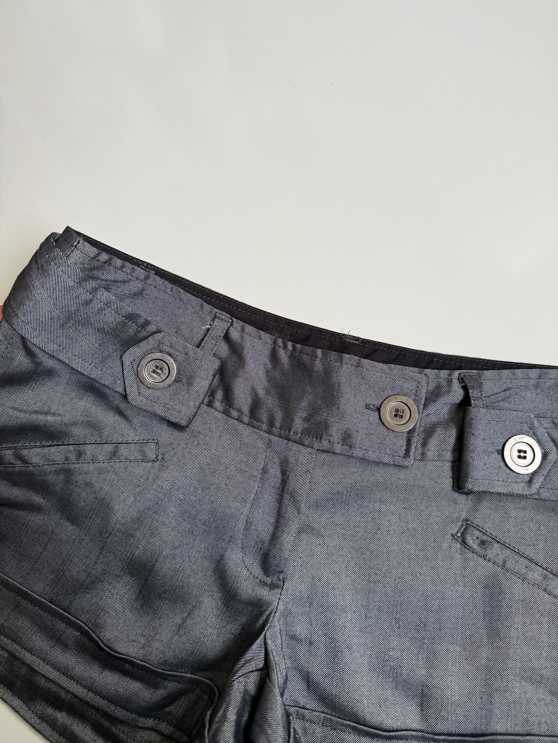 00's Jennyfer dark chrome pinstripe micro shorts • Size 8