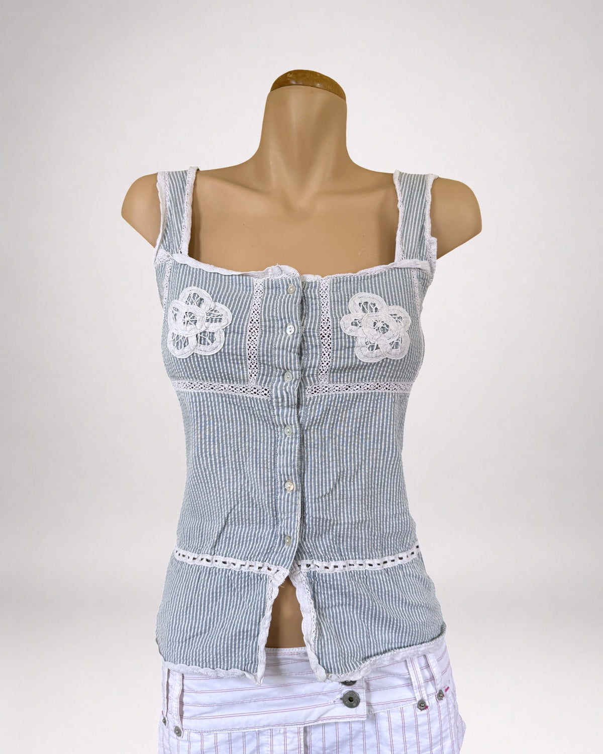 00's Zara coquette stripe button down w embroidery • Size M