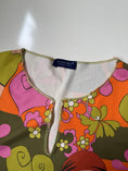 Load image into Gallery viewer, 00's Graphic print tank top • Size S
