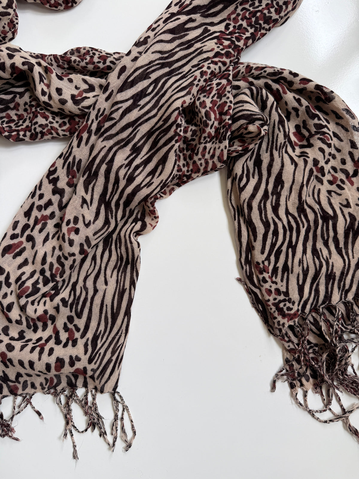 00s Animal print scarf
