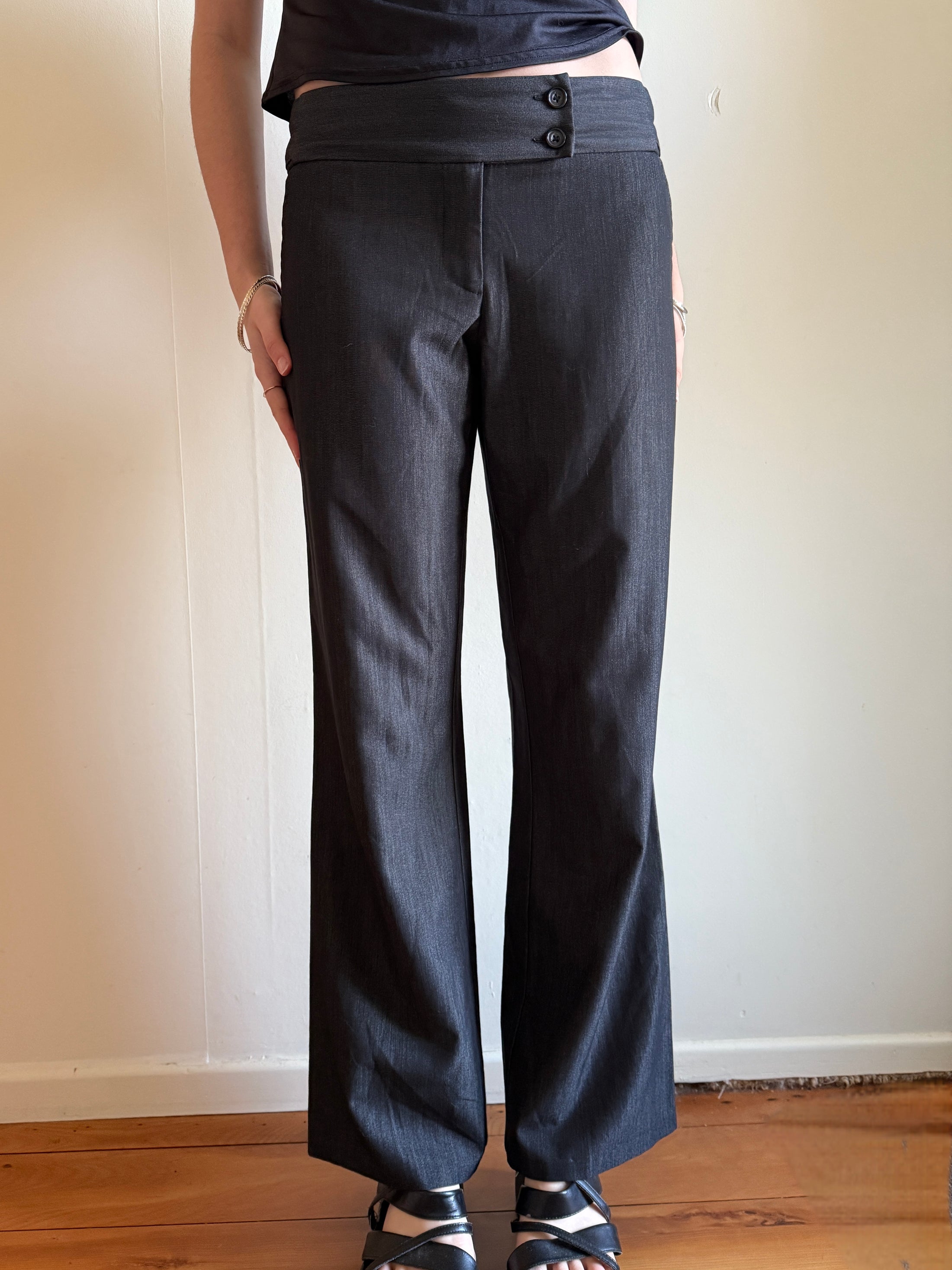 Aus 00’s low-rise office flares • Size 8