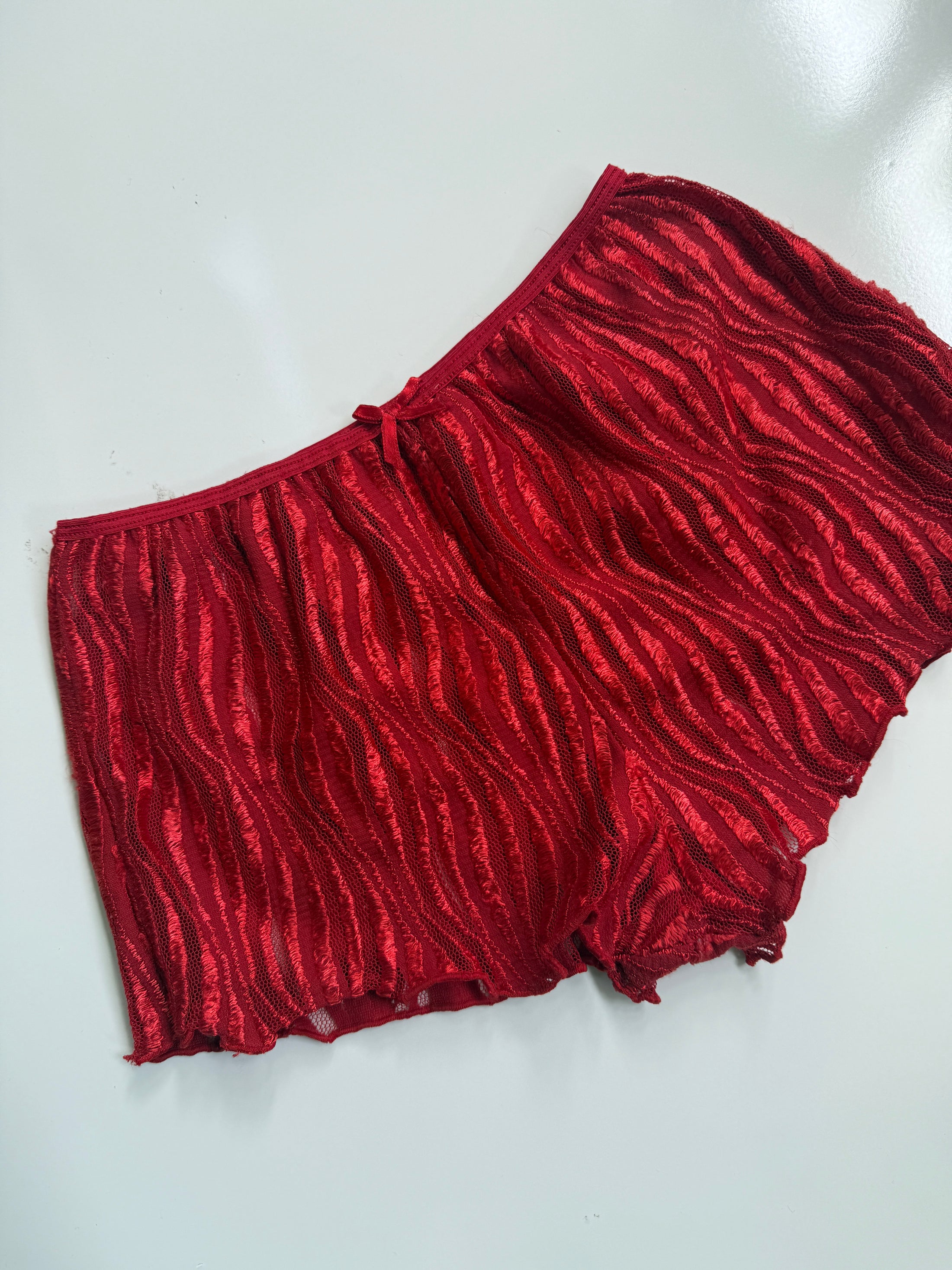 00's Red pattern lace boy shorts • Size XS/S