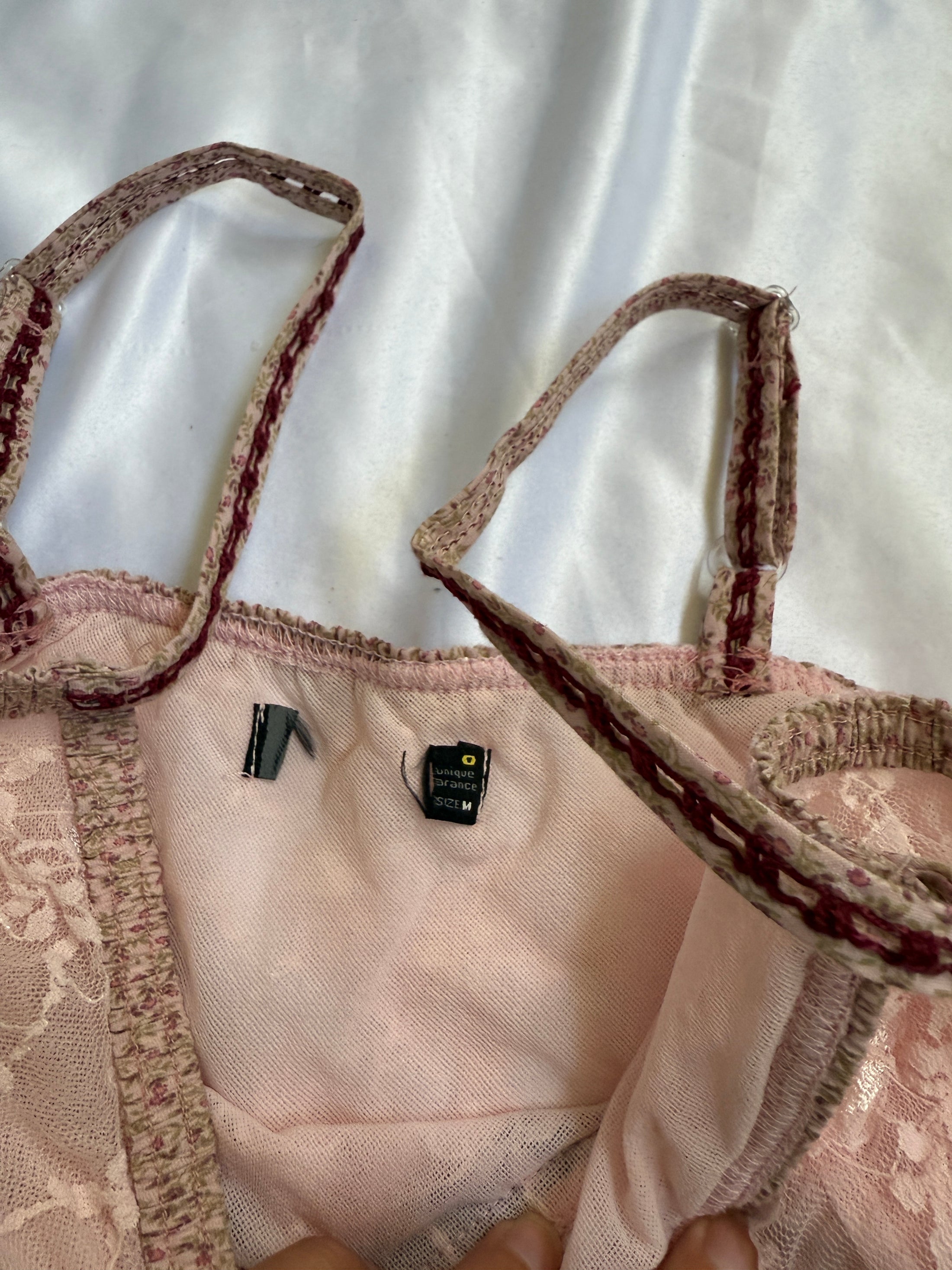 00's Baby pink lined lace cami w floral trim