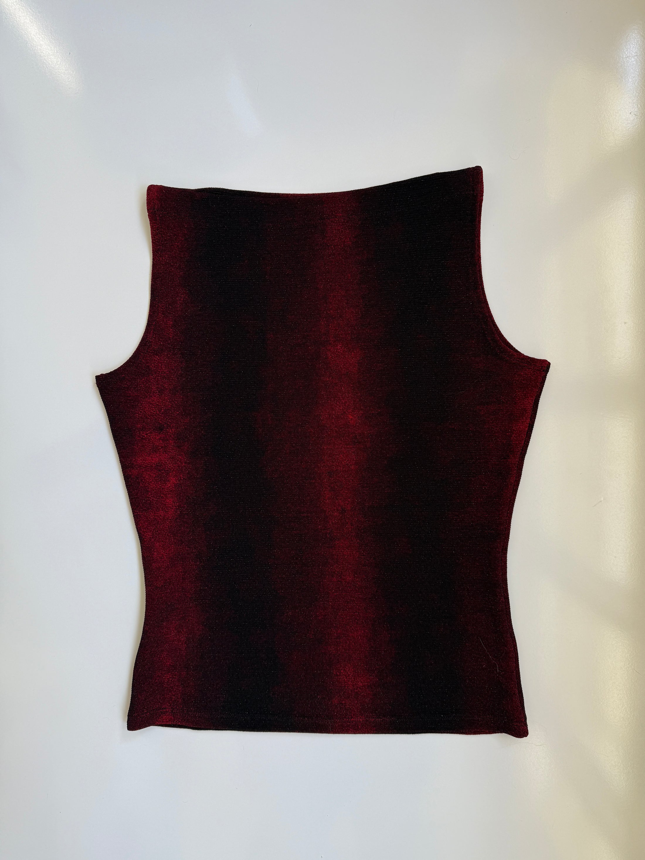 00's red black gradient shimmer top • Size M