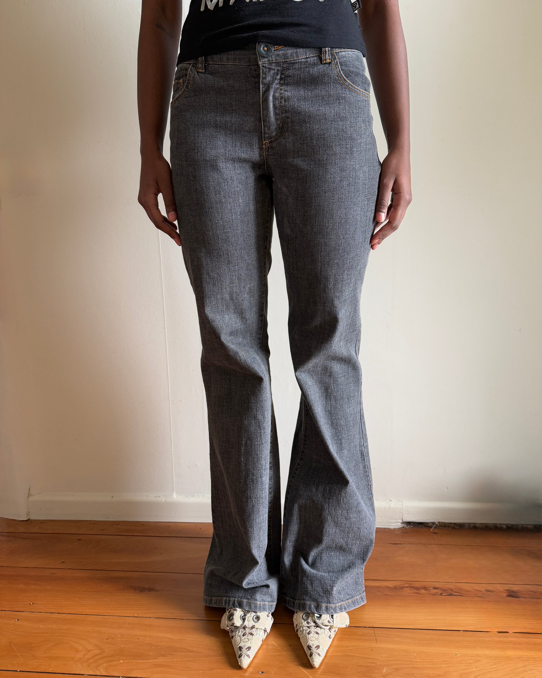 00's Max charcoal flared jeans • Size 10
