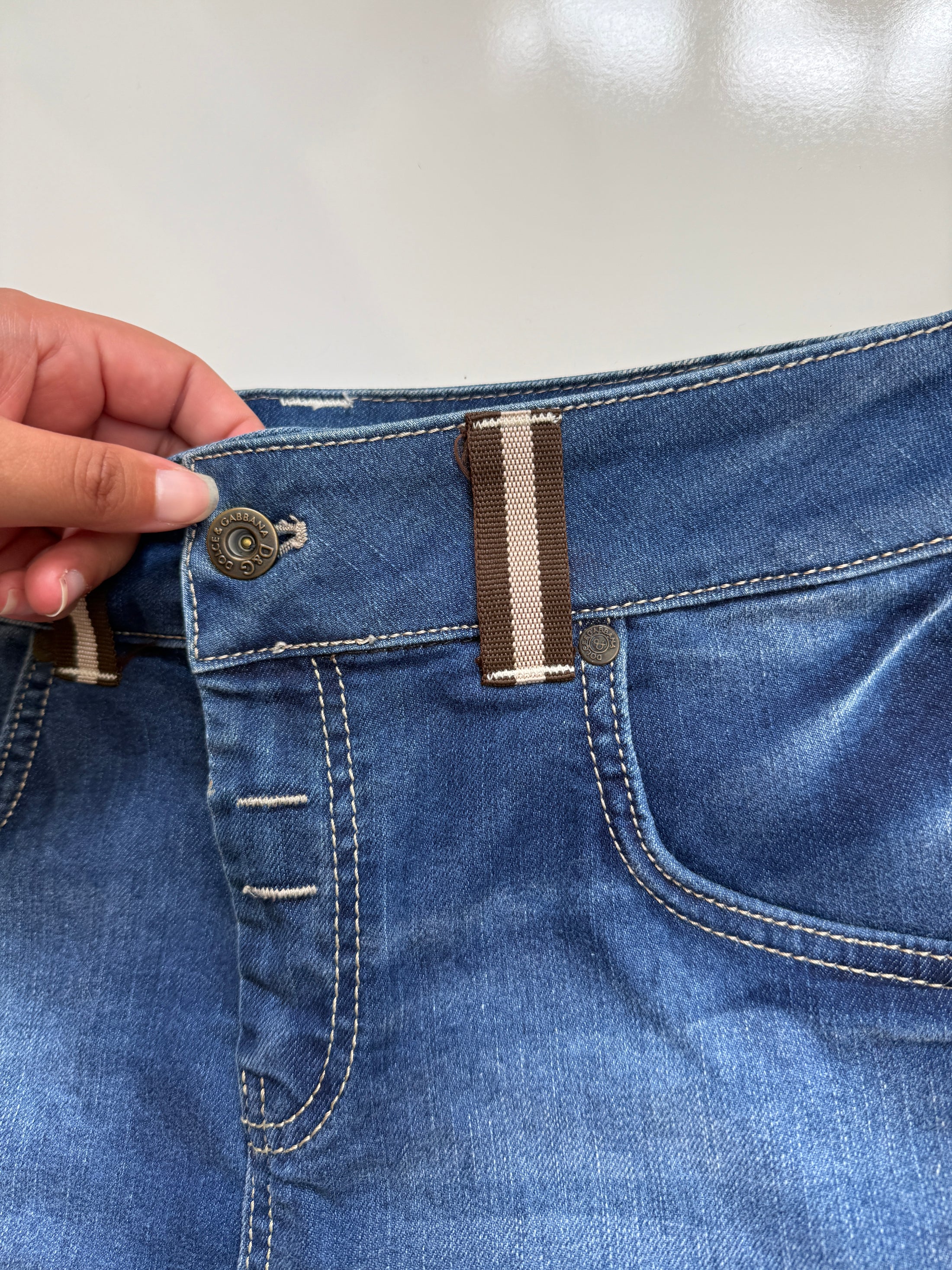 00's Denim micro mini w belt loop detail • Size 8-10