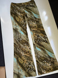 Load image into Gallery viewer, 00's Perzoni pattern mid-rise flares • Size 8
