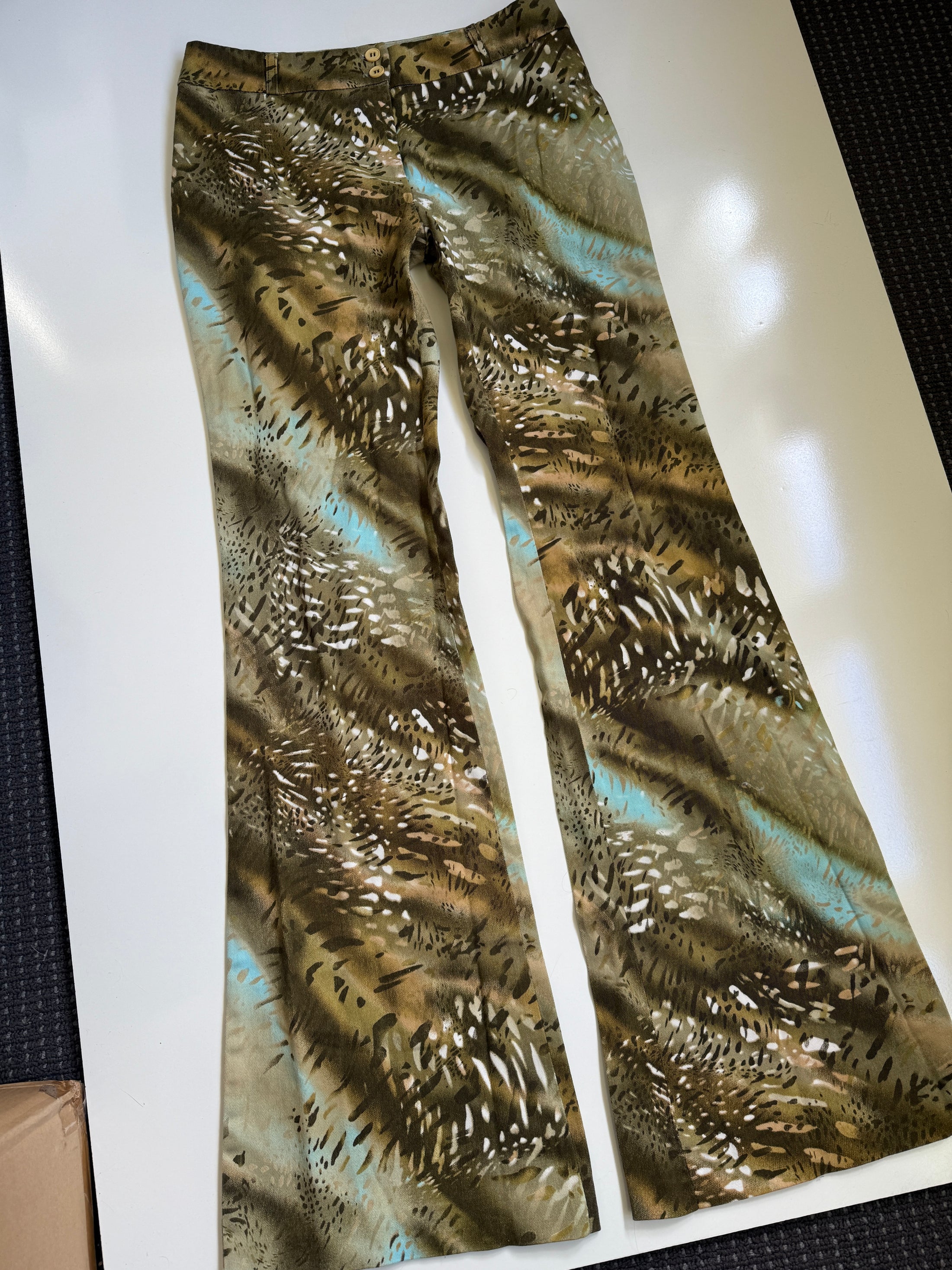 00's Perzoni pattern mid-rise flares • Size 8
