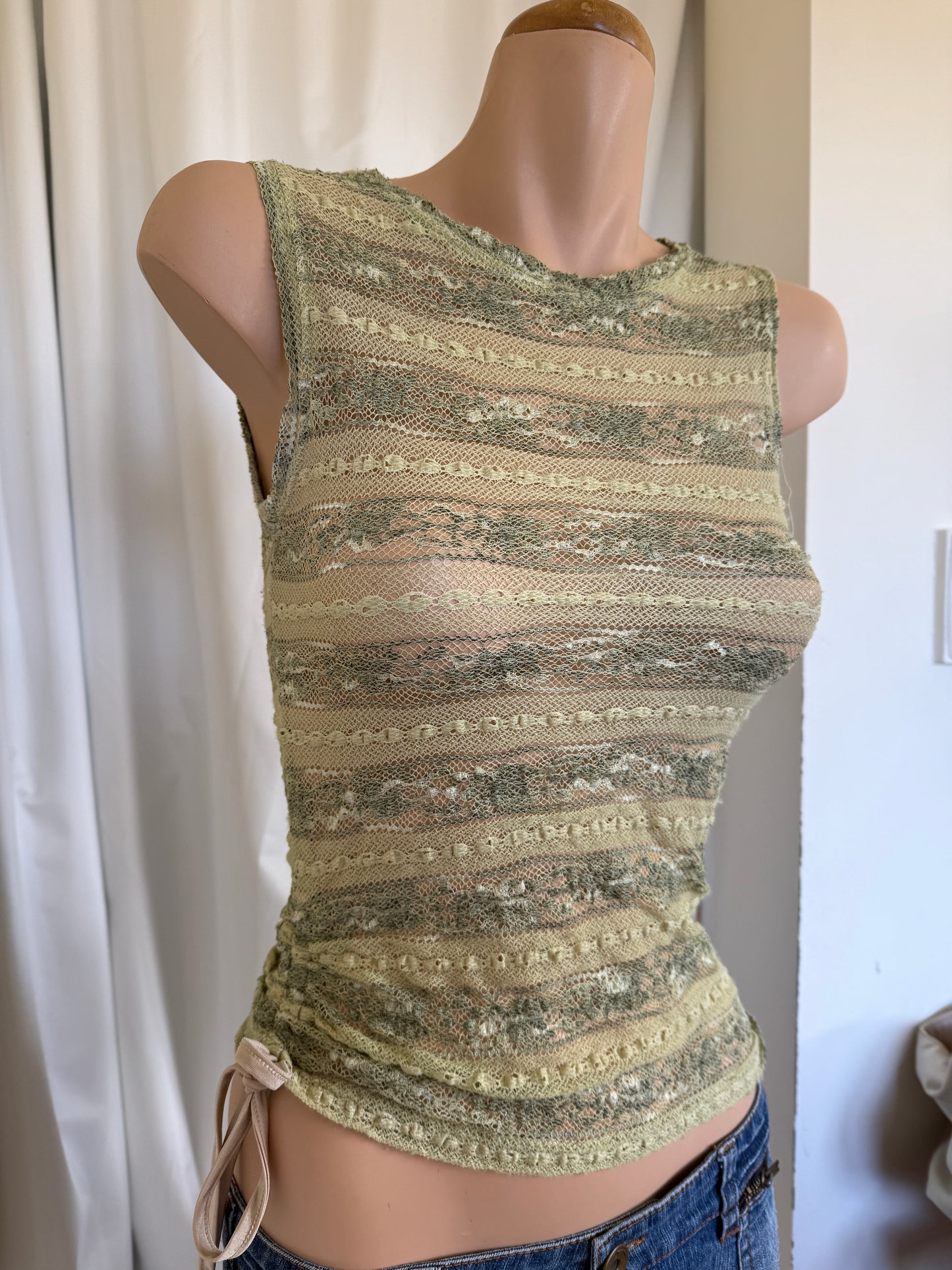 00's Pastel green lace tank • Size S