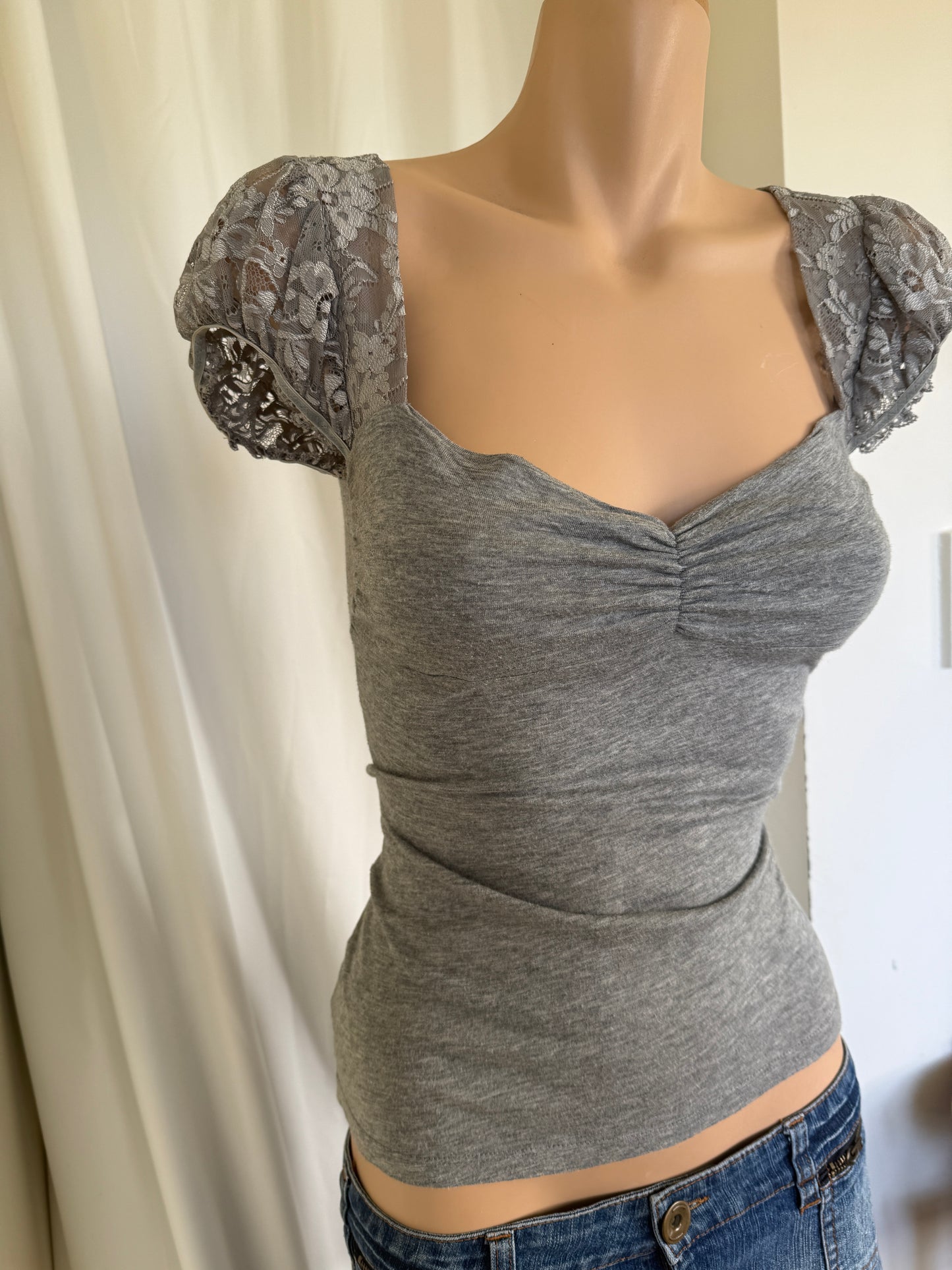 00's Mango top w lace sleeves • Size S