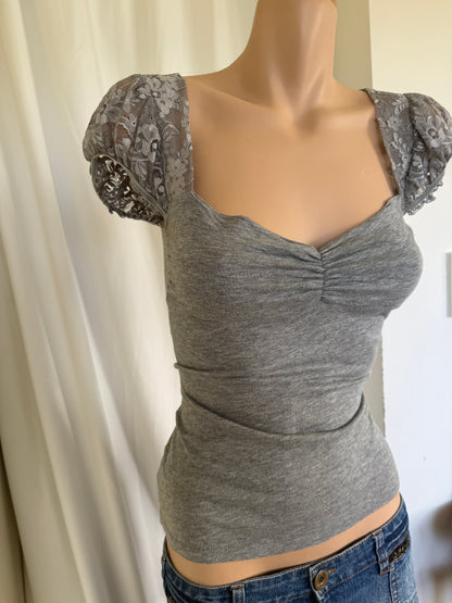 00's Mango top w lace sleeves • Size S