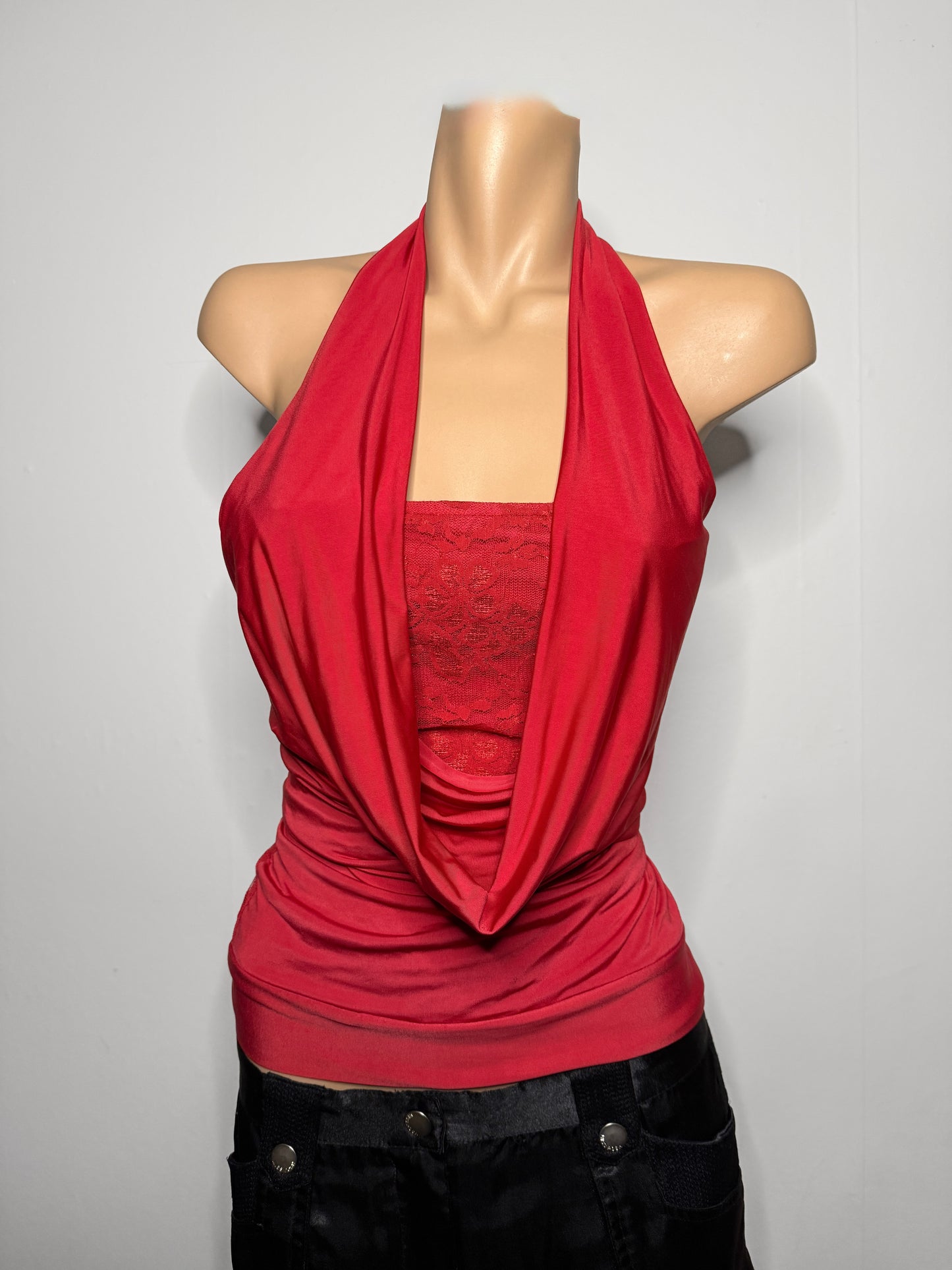 00's Scoop halter w lace detail • Size M