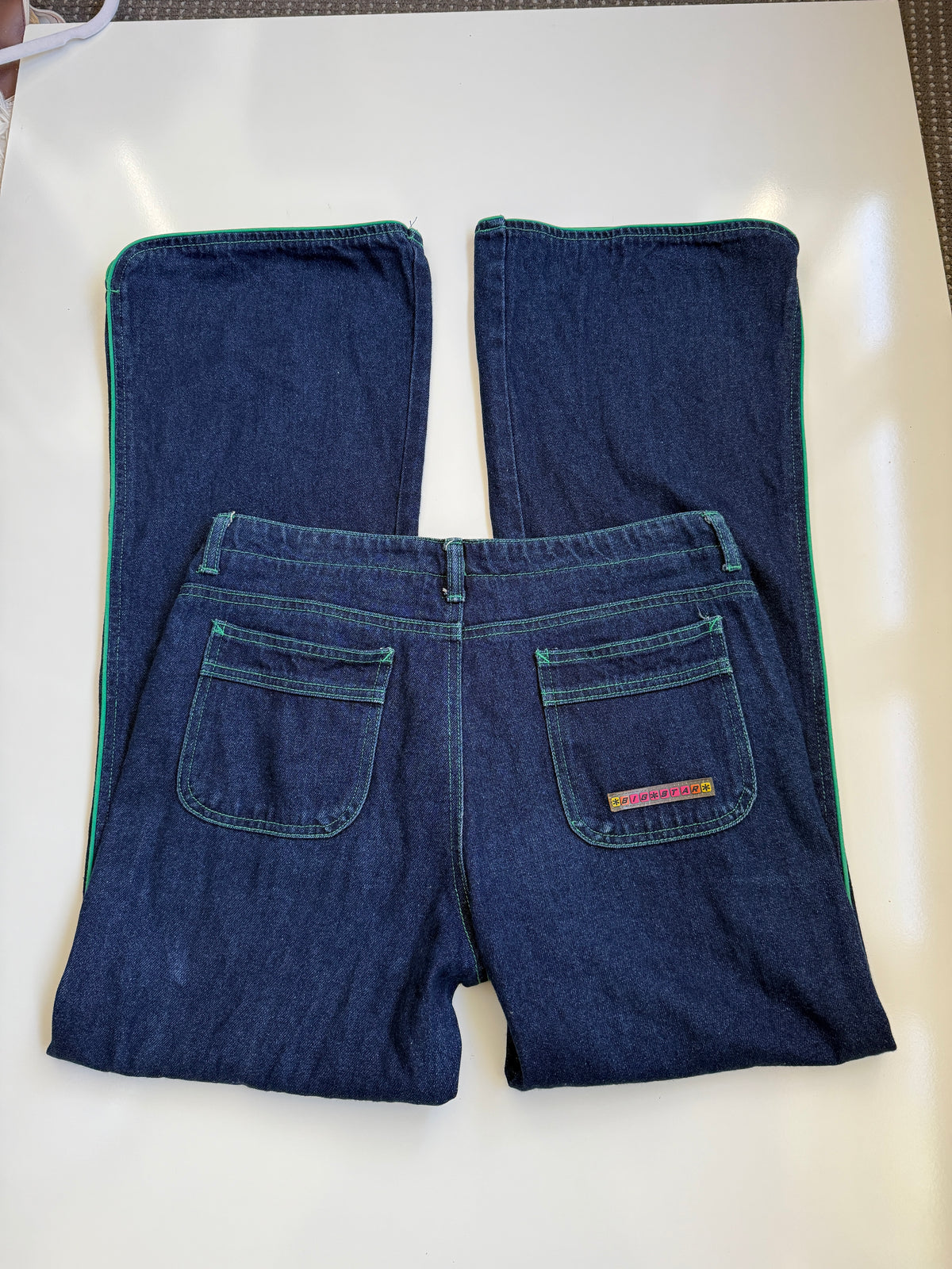 00's Contrast stitch wide leg flared jeans • Size 10
