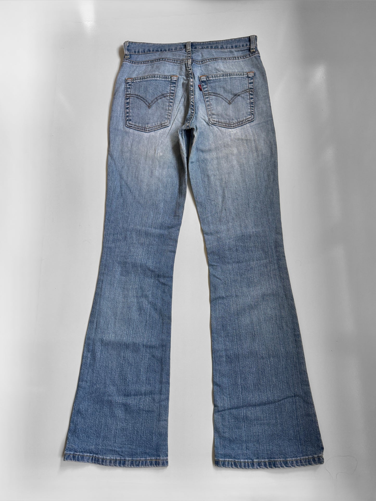 00's Levi's light-wash flared jeans • Size 8