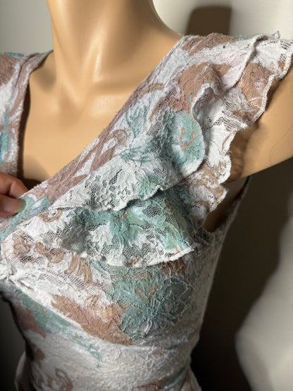 00's Lace top w frill detail • Size S/M