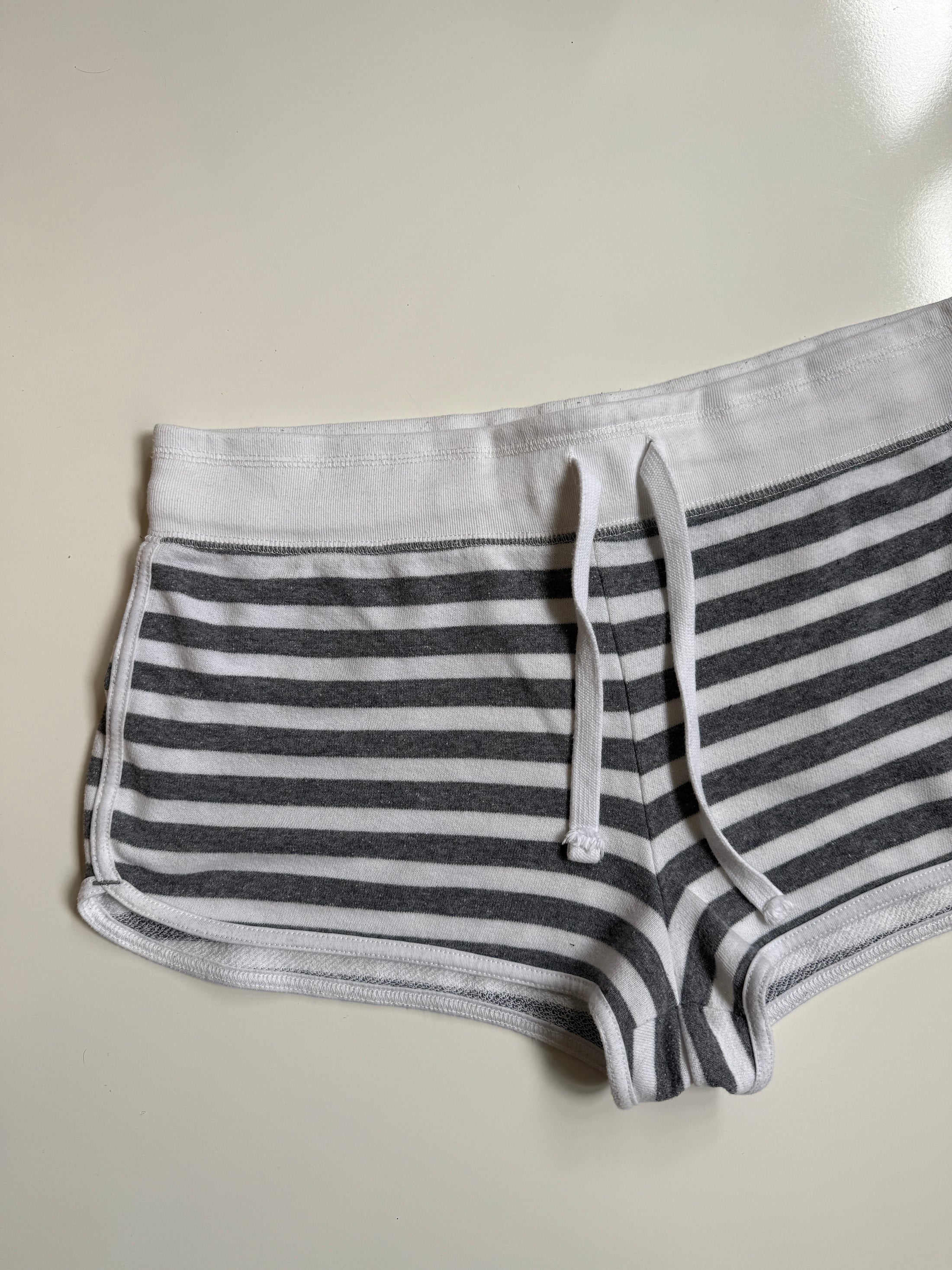 00's Cotton striped mini shorts • Size L