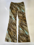 Load image into Gallery viewer, 00's Perzoni pattern mid-rise flares • Size 8
