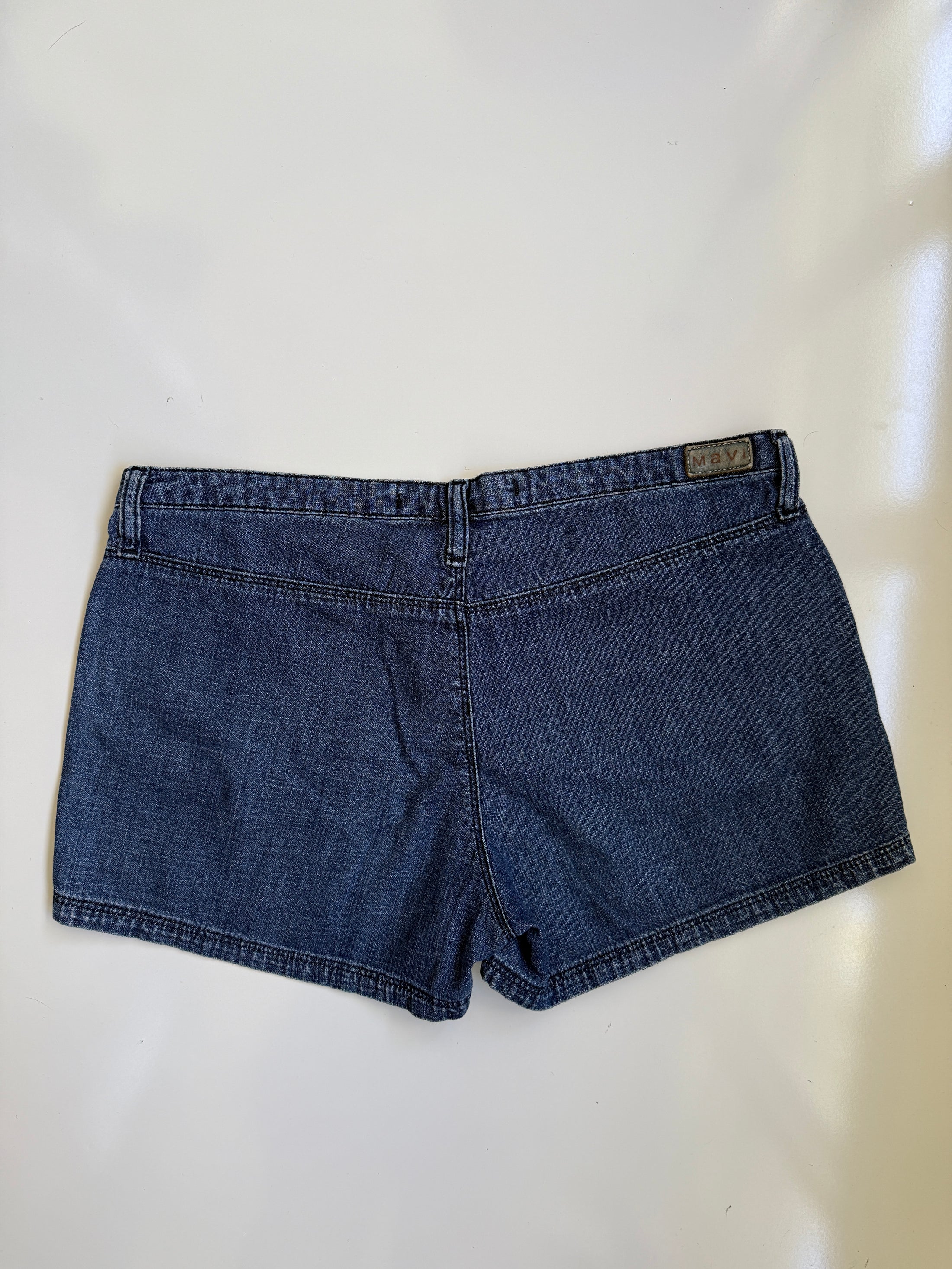 00's Mavi denim shorts • Size 8