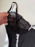 Load image into Gallery viewer, 00's Pinstripe lace corset • Size M/L
