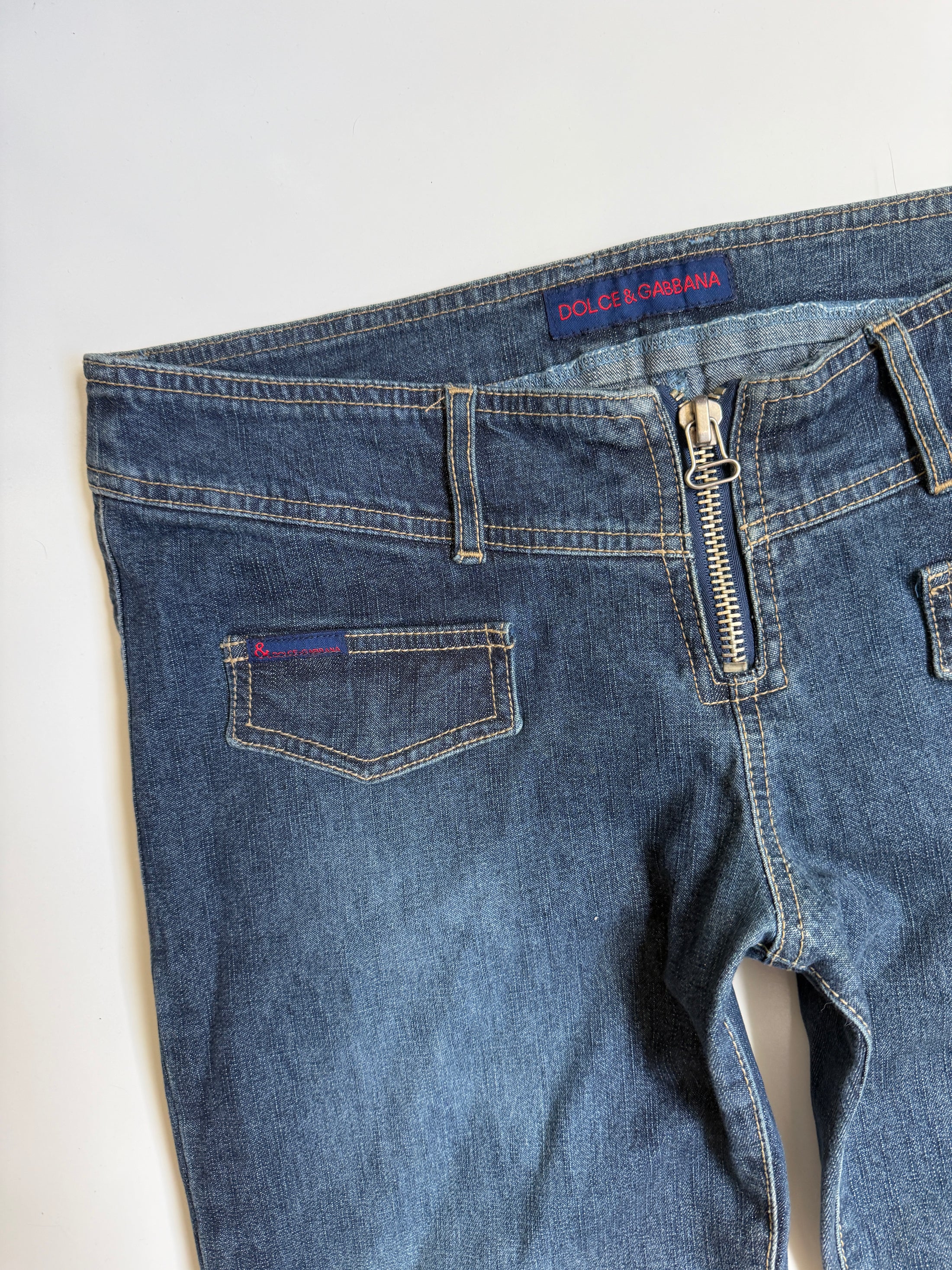 00's Low-rise zip fly boot cut jeans • Size 12