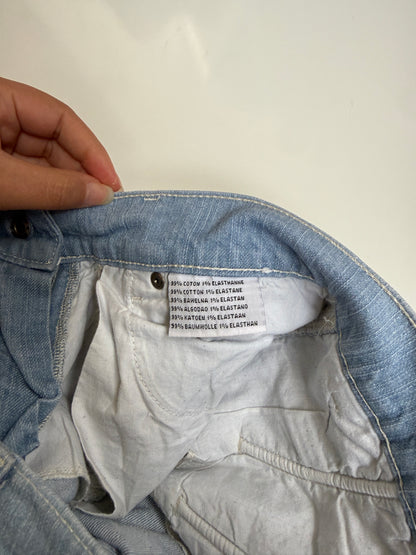 00's Quartz light-wash flare jean w pleat detail • Size 8