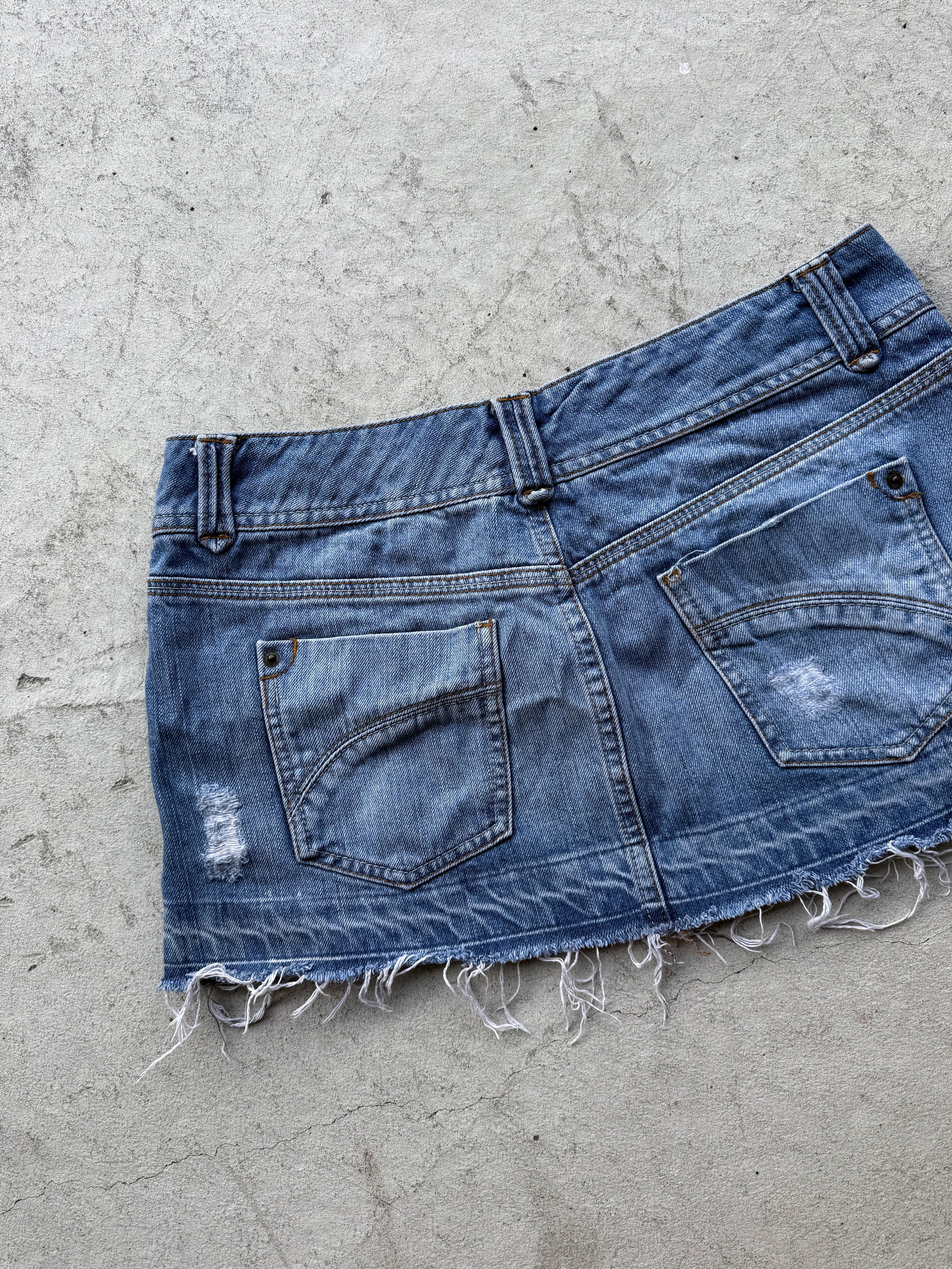 00's Denim distressed micro mini • Size 8