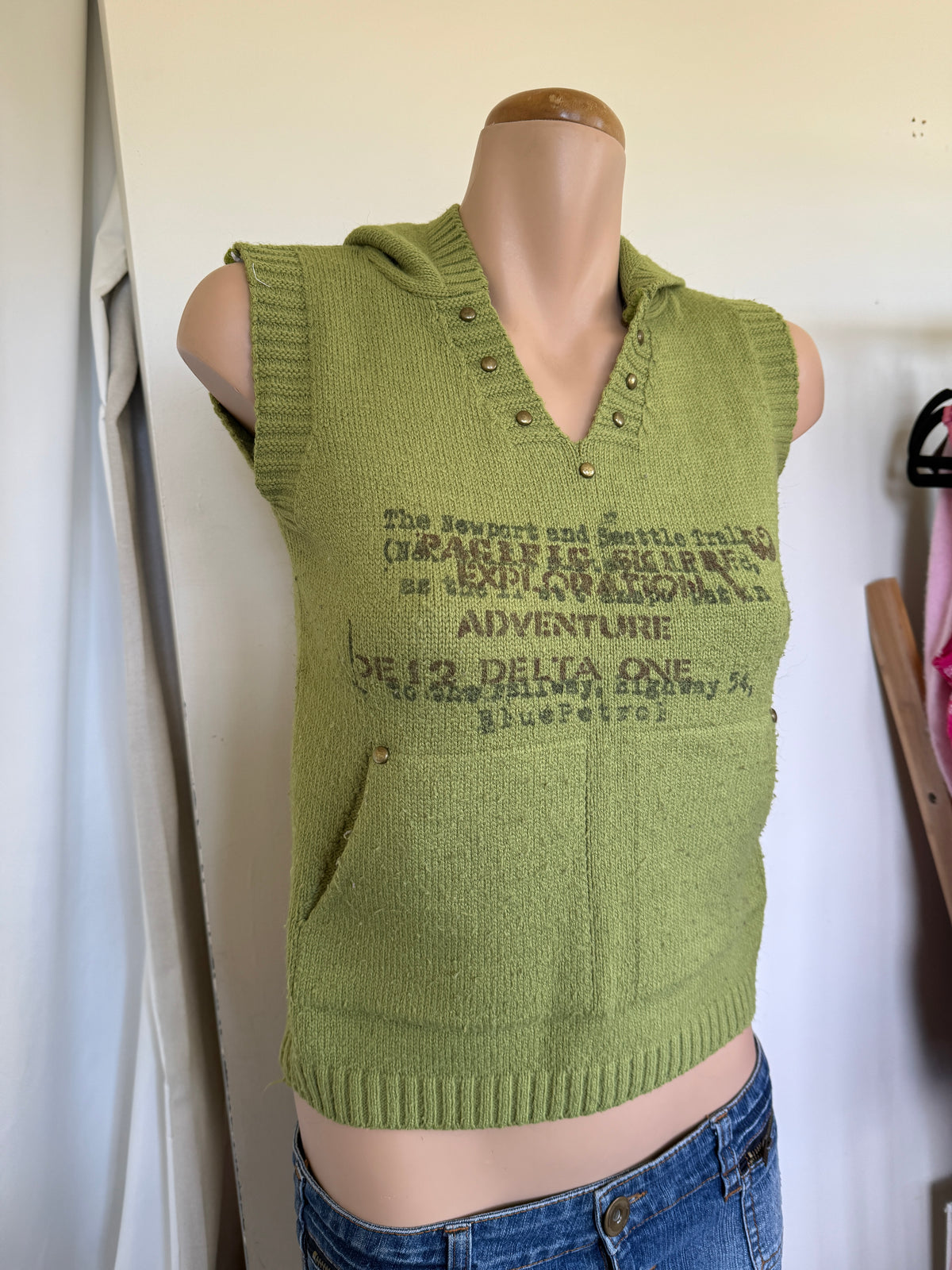 00's Wool studded knit vest w hood • Size S