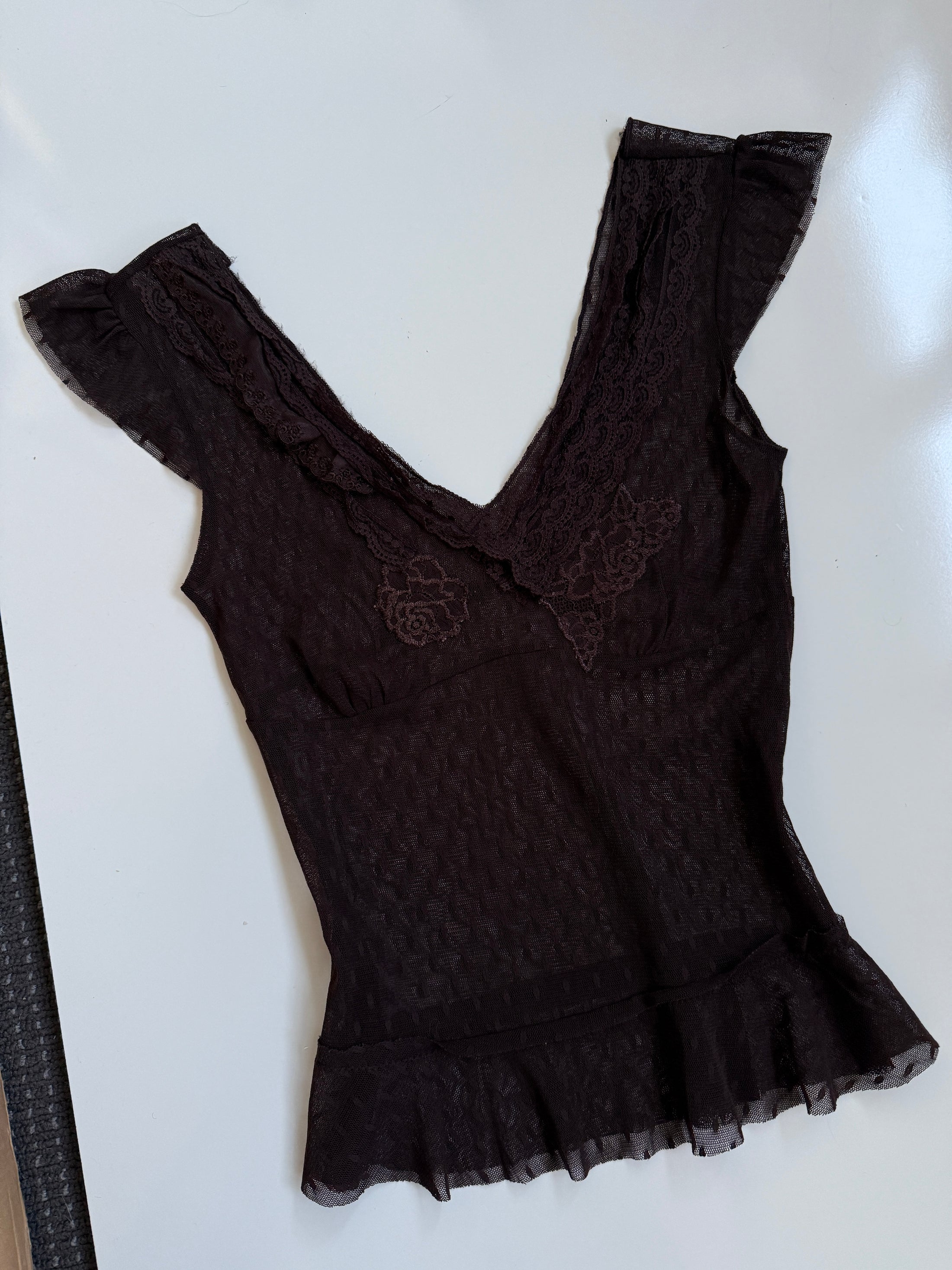 00's Mesh embroidered ruffle top • Size M