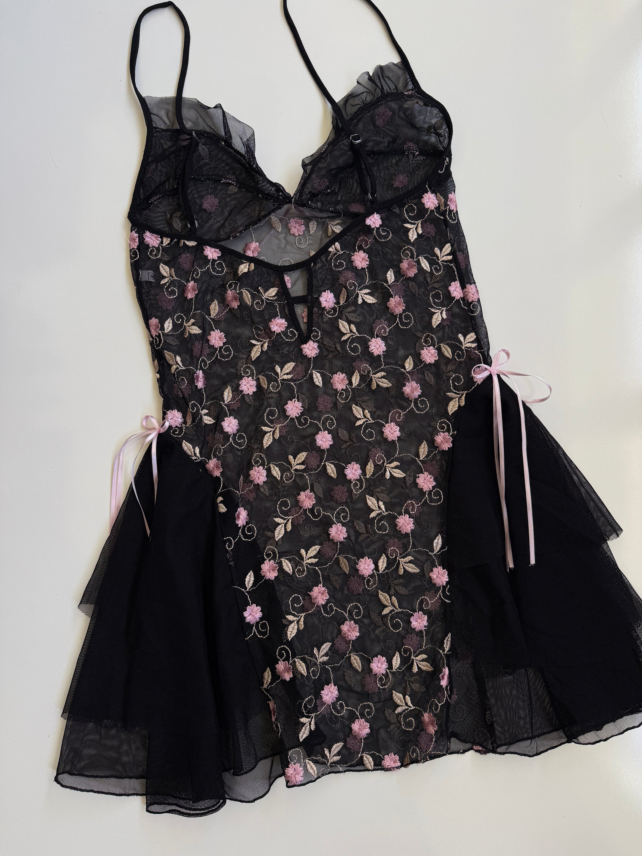 00's Dainty mesh embroidered slip w ribbons • Size • S