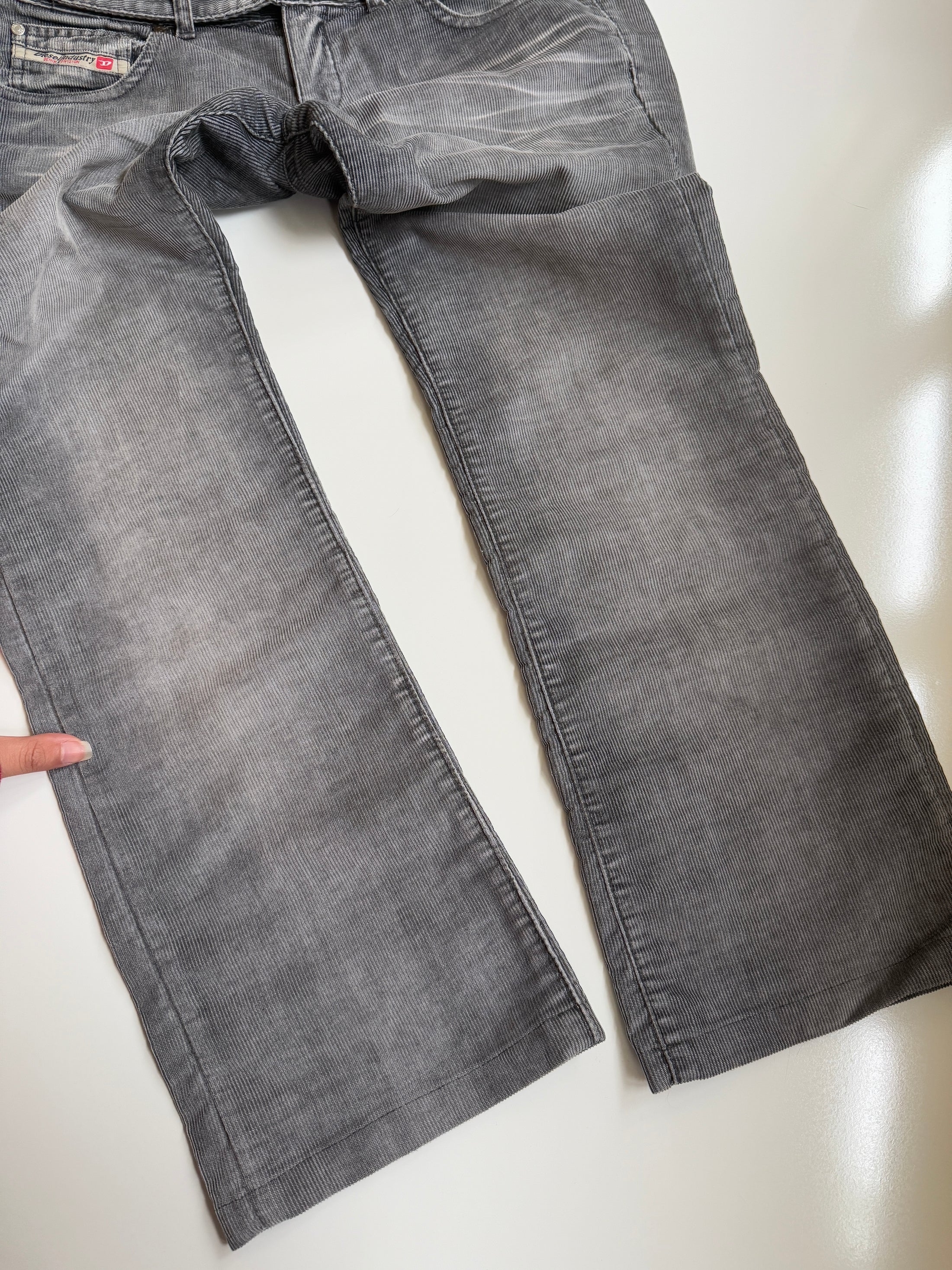 00's Diesel low-rise cord flares *Petite • Size 8