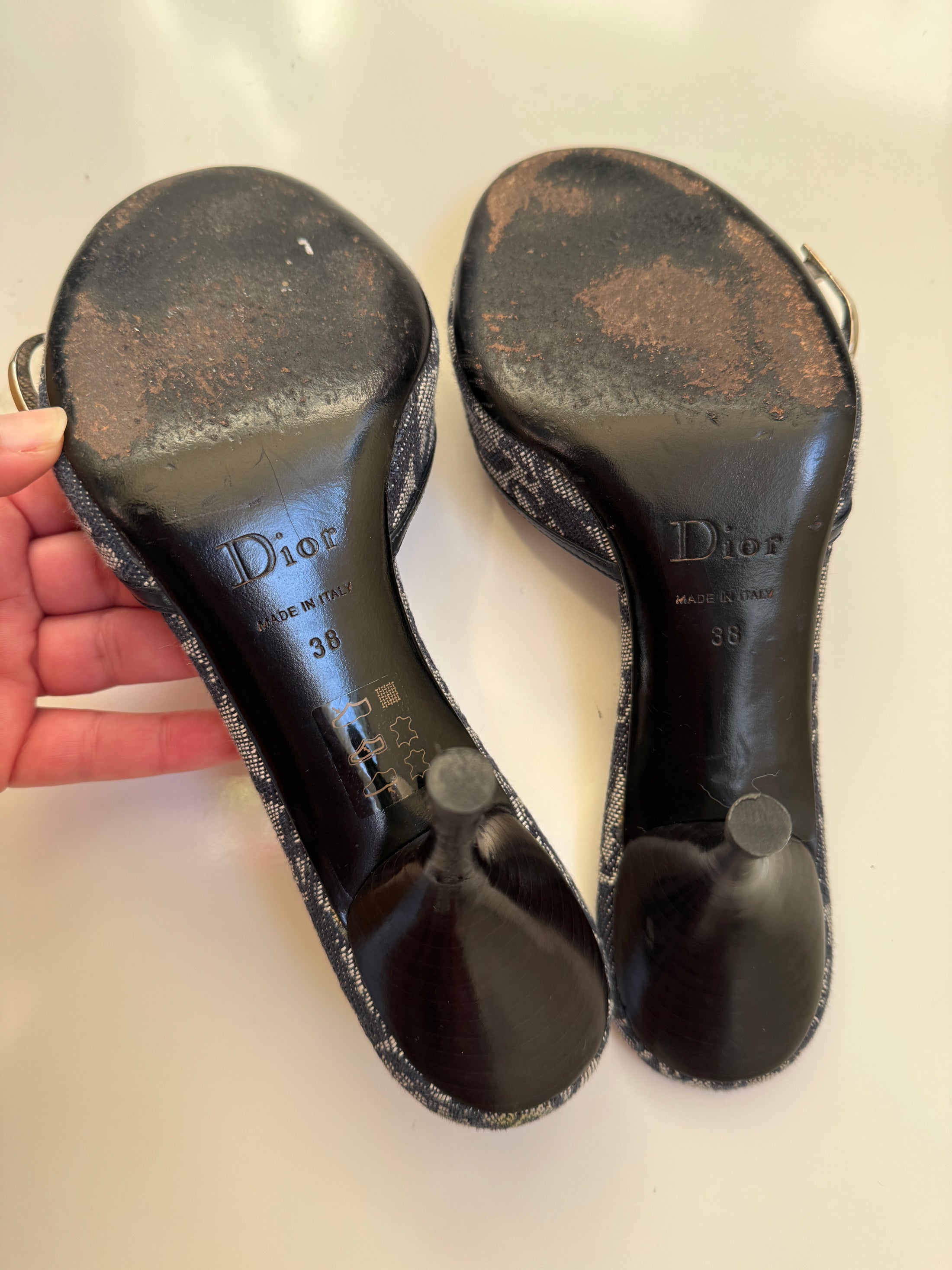 *RARE* 00's Dior navy trotter kitten heels • Size 38