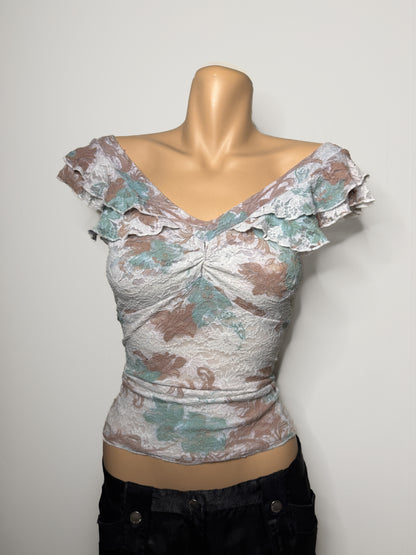00's Lace top w frill detail • Size S/M