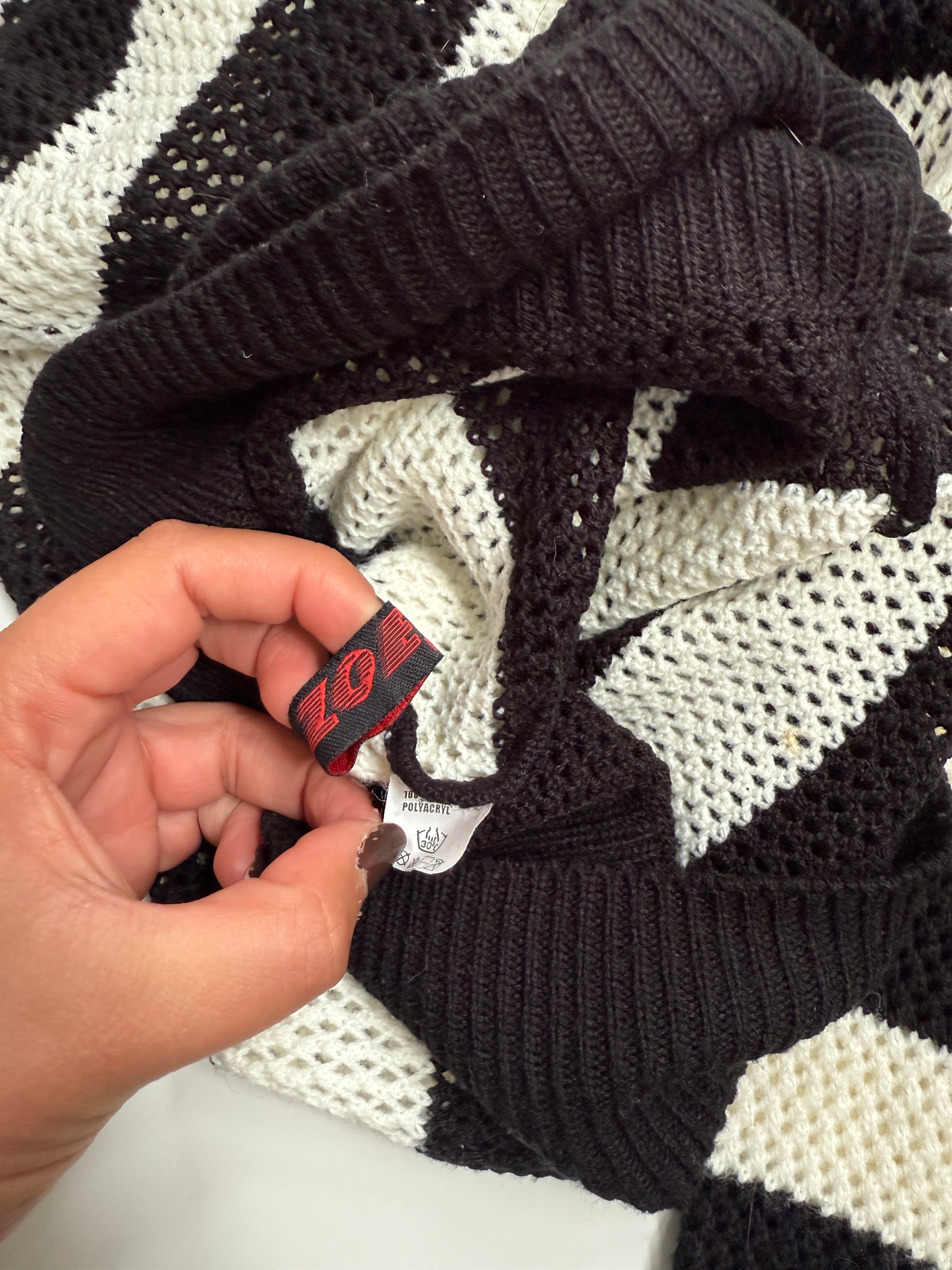 00's Off shoulder striped knit • Size M/L