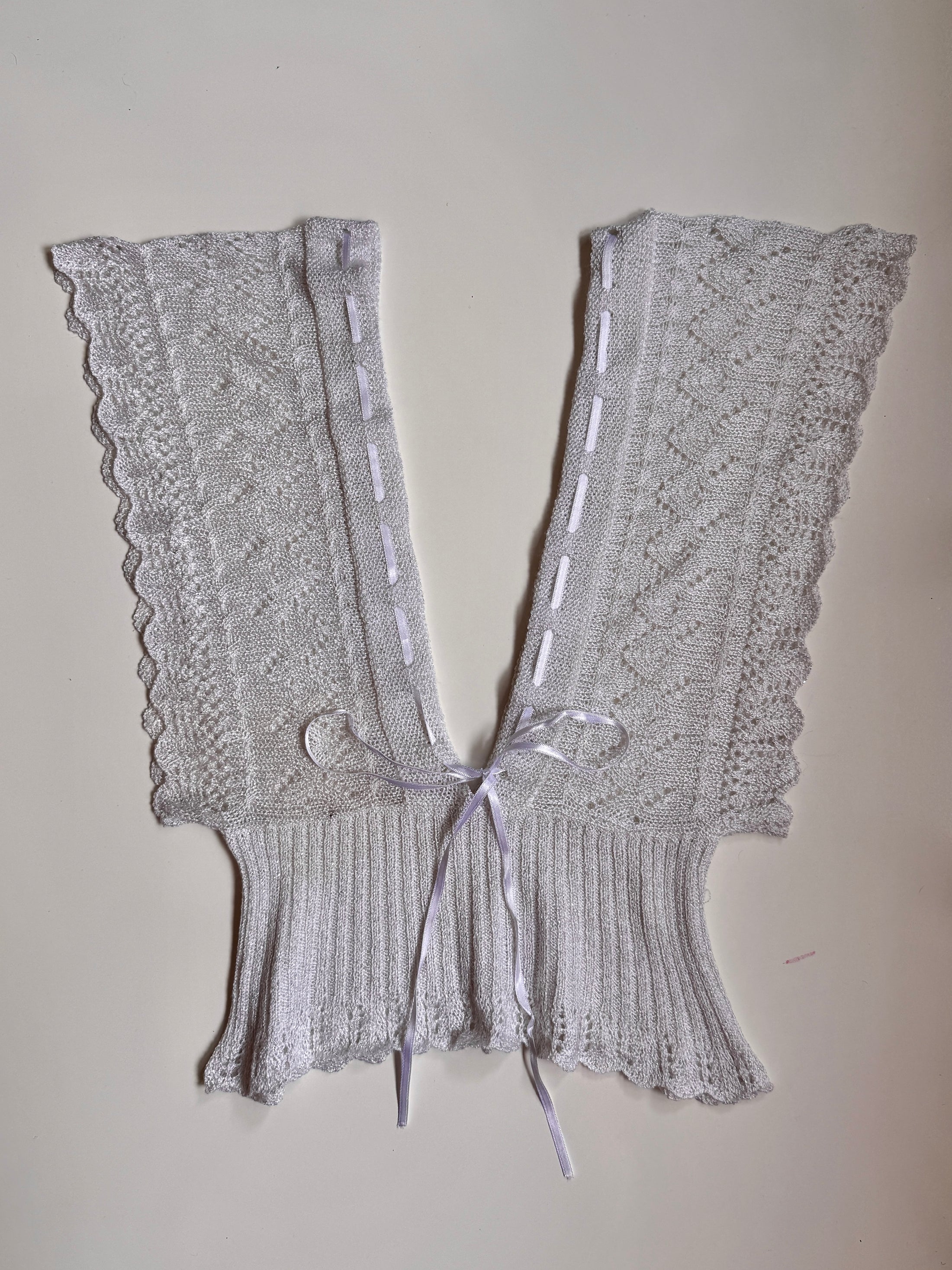 00's Shimmer Deep V knit top w ribbon • Size S