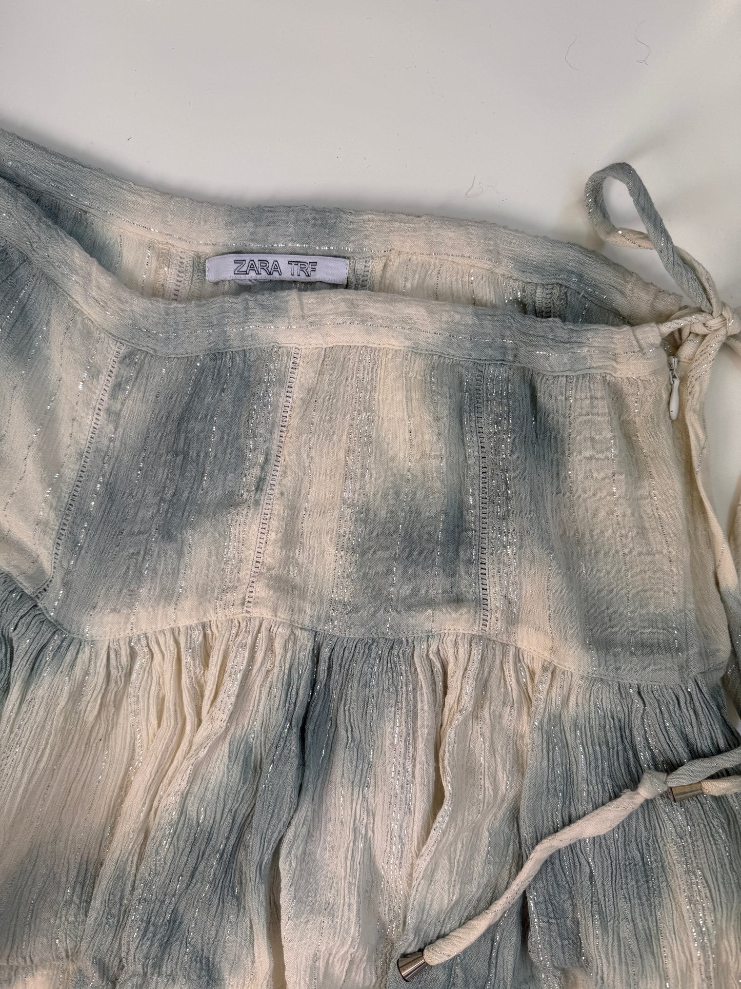 00's Zara flowy mini skirt w glitter stitching • Size 8