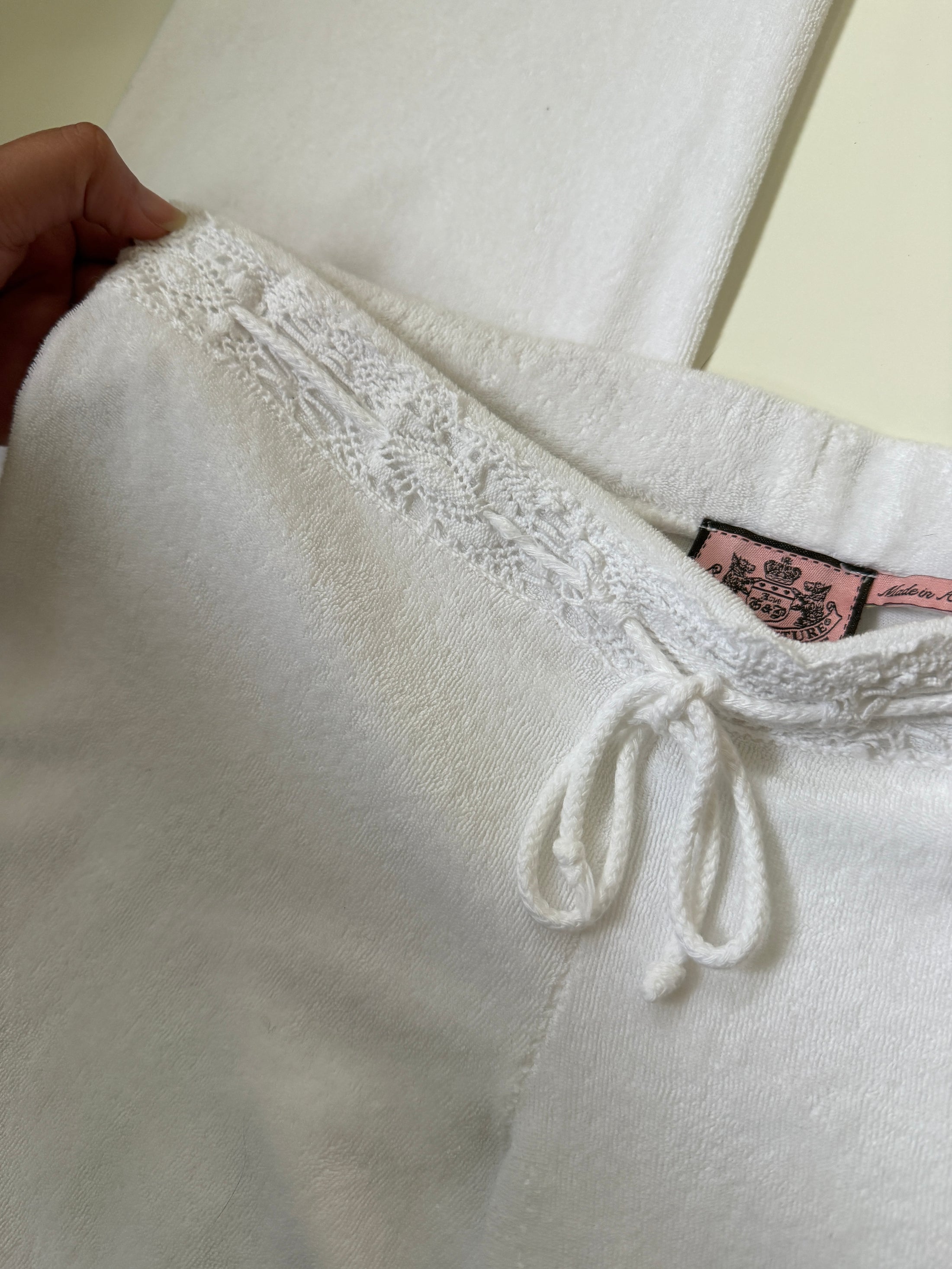 00's Juicy Couture terrycloth white tracksuit w crochet detail • Size XS-S