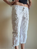 Load image into Gallery viewer, 00’s Esprit white cargo capris • Size 10
