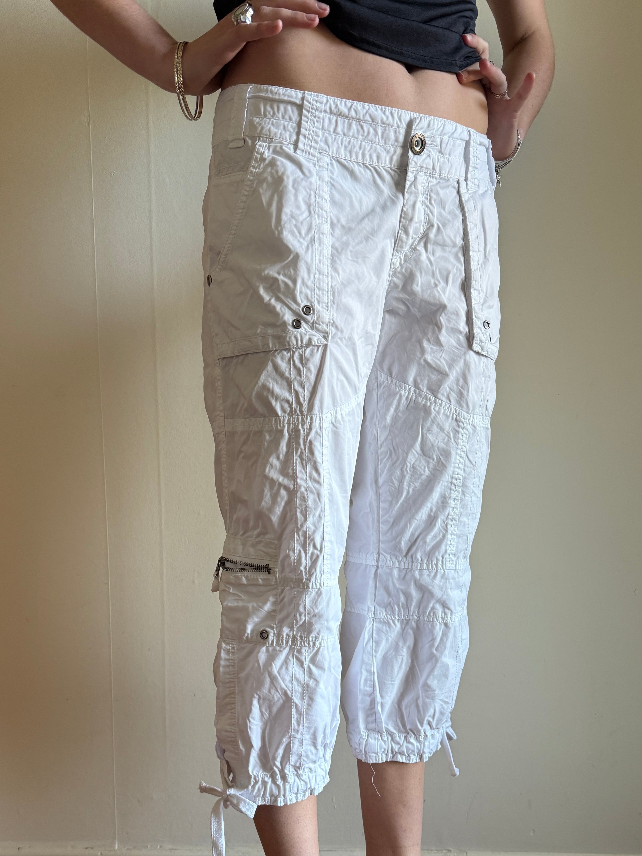 00’s Esprit white cargo capris • Size 10