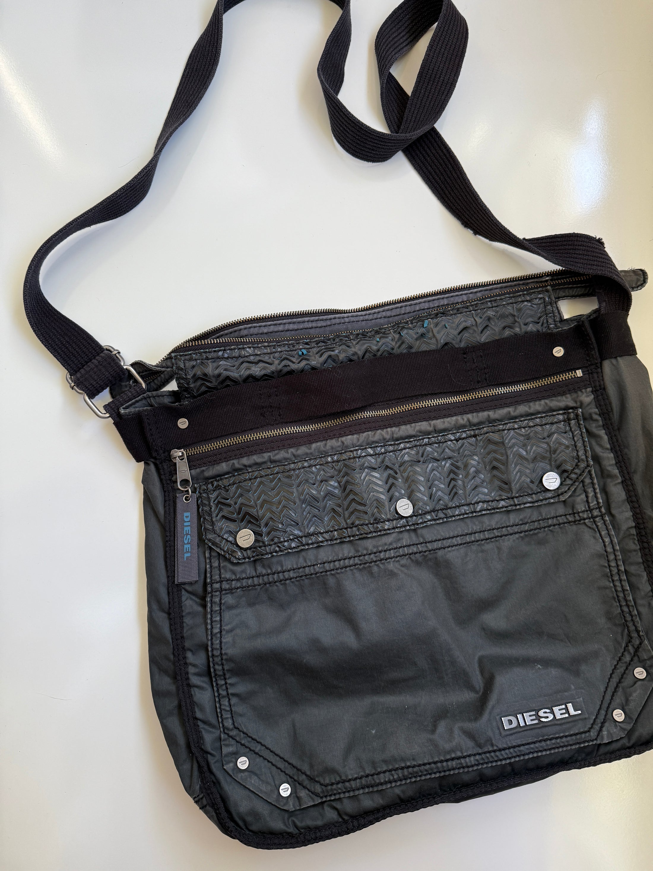 00's Diesel large messenger