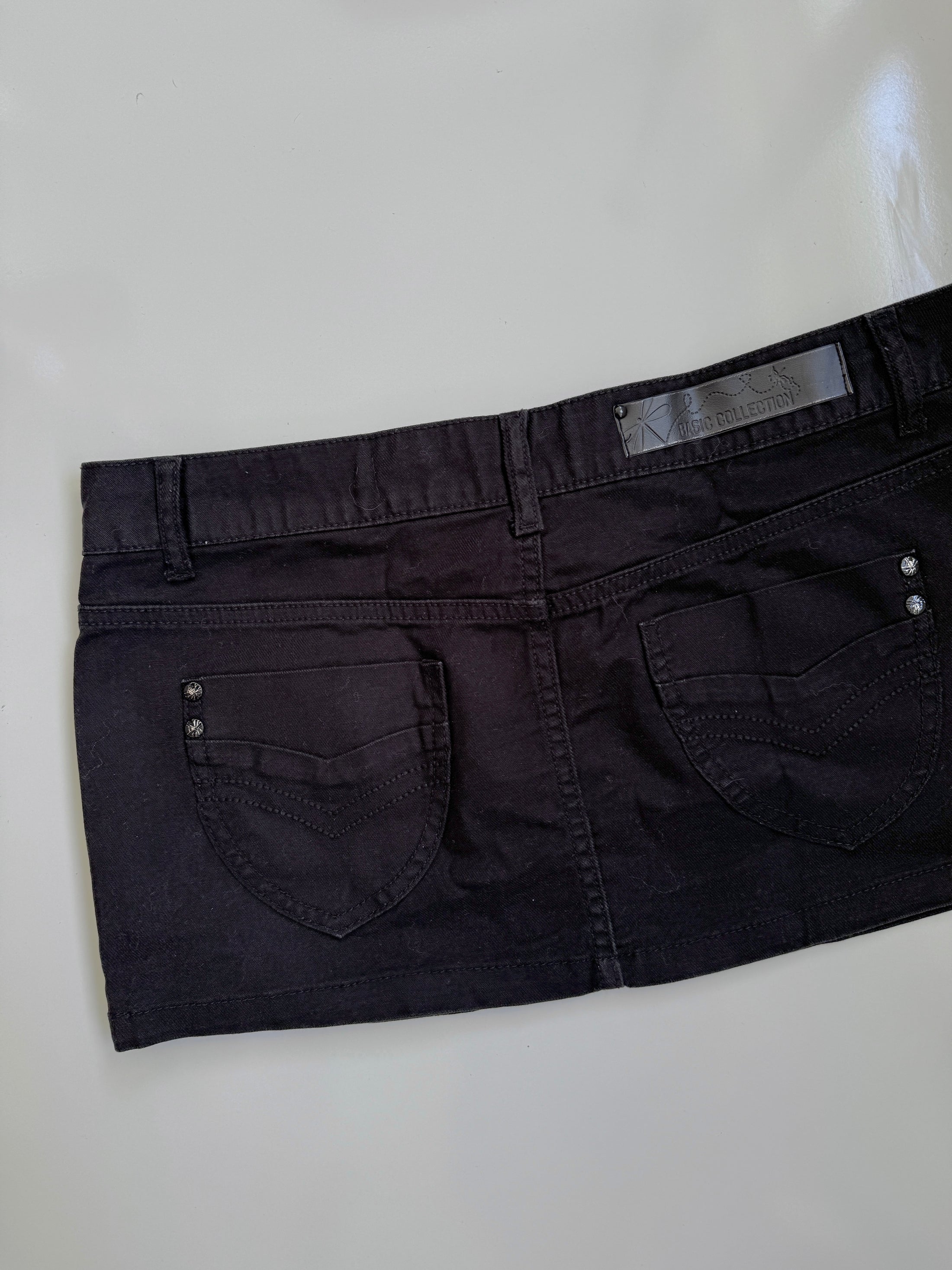 00's Black denim micro skirt • Size 10