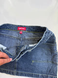 Load image into Gallery viewer, 00's denim cargo mini w contrast stitching • Size 8
