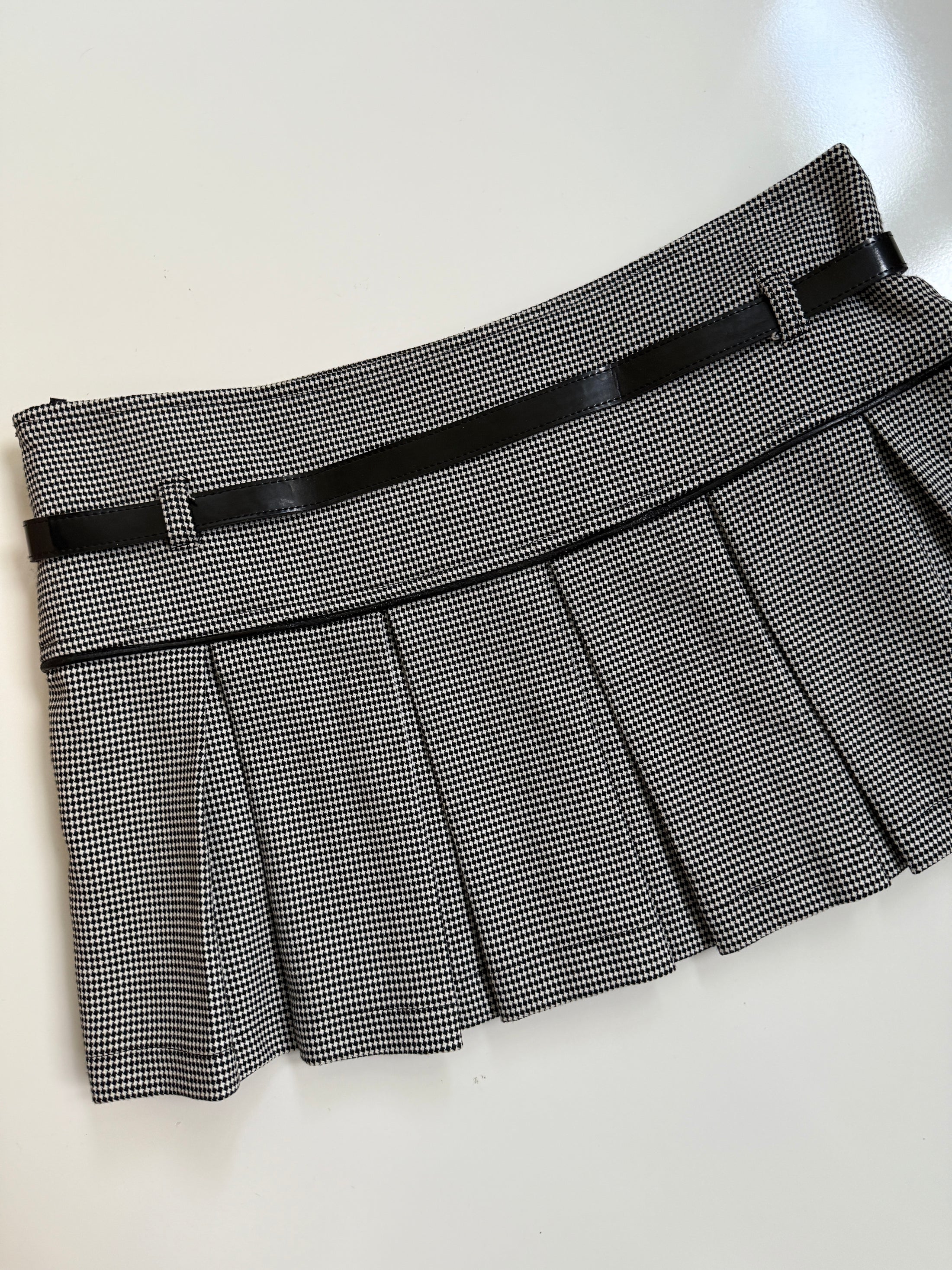 00's Houndstooth belted pleat mini • Size 10