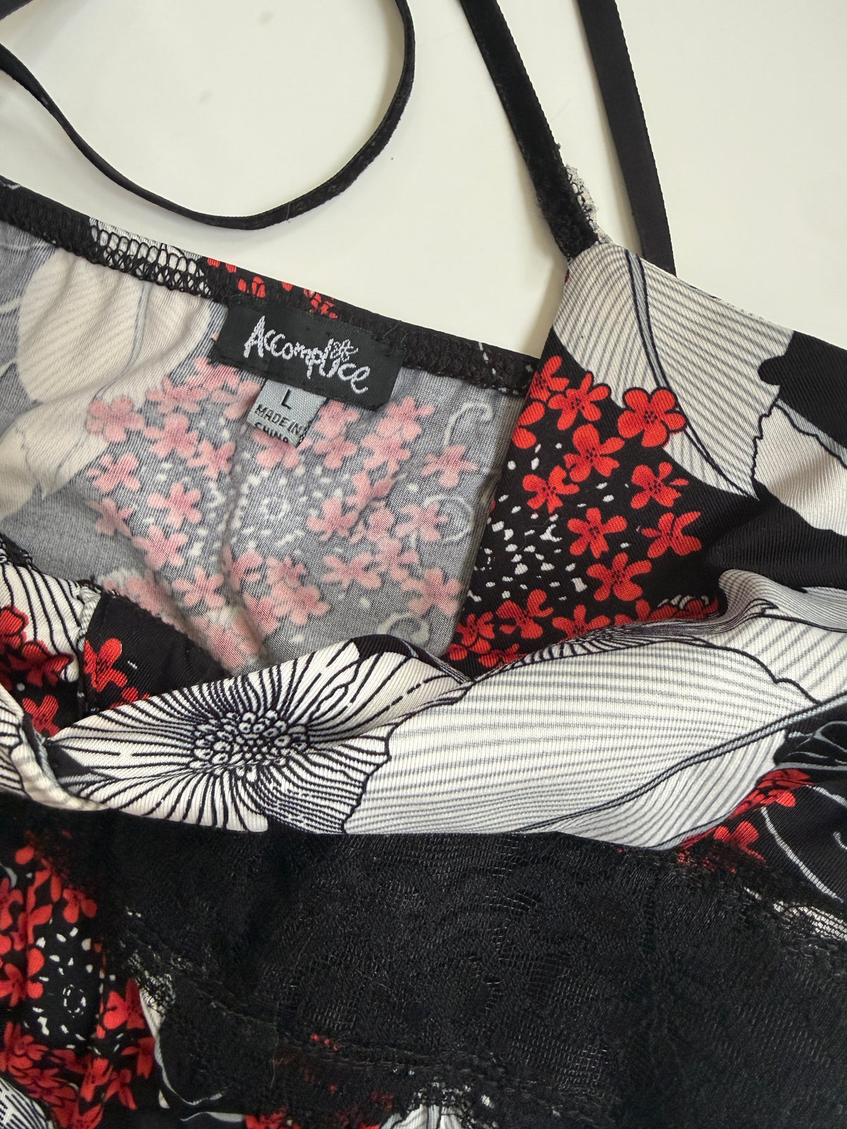 00's Floral pattern cami w lace detail • Size L