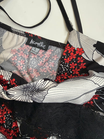 00's Floral pattern cami w lace detail • Size L