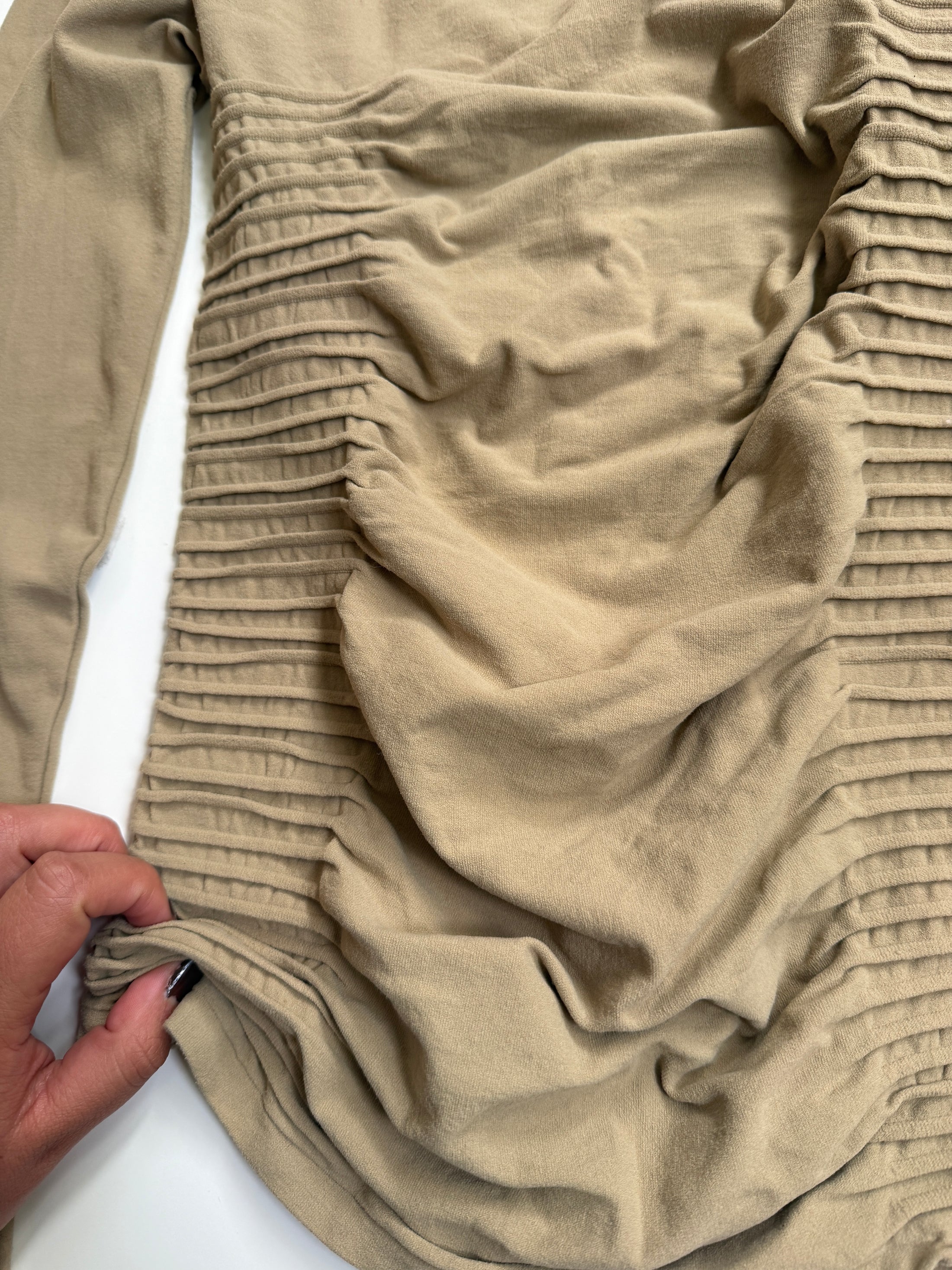 Italian 00's Super stretch khaki ribbed off shoulder top• Size OS