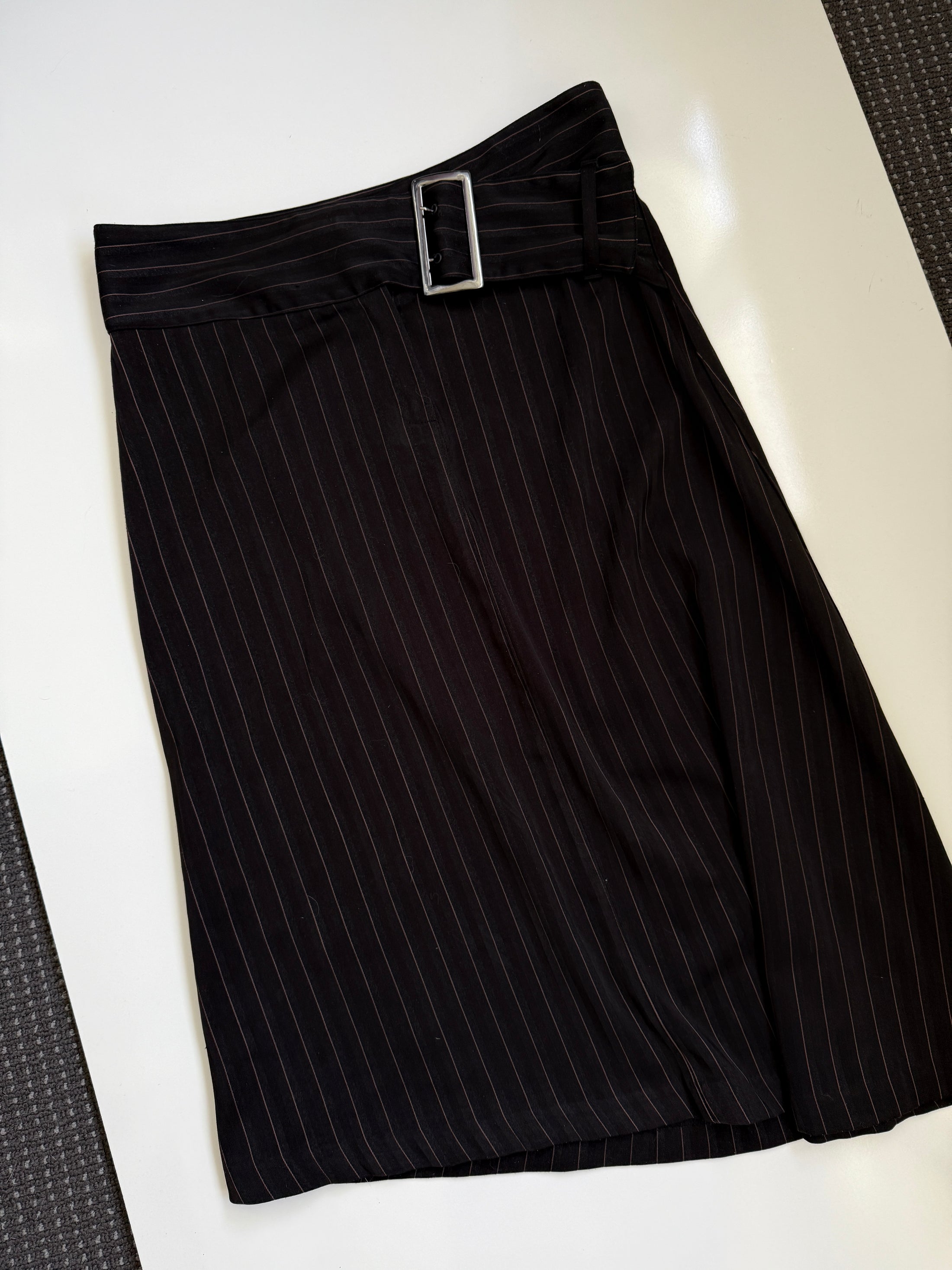 00's Pinstripe low-rise buckle maxi • Size 10