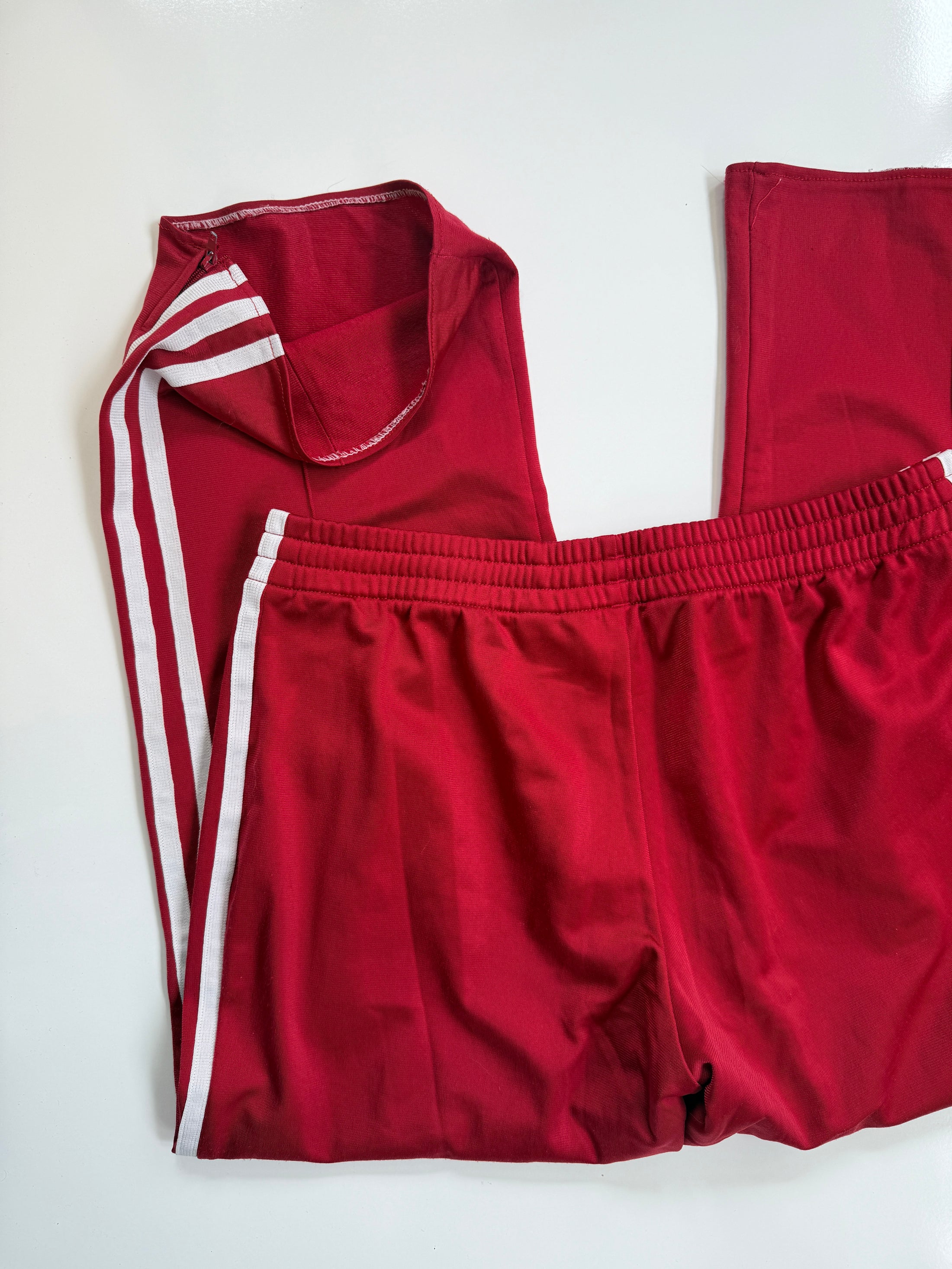 00's Adidas red 3-stripe track pants *petite • Size M