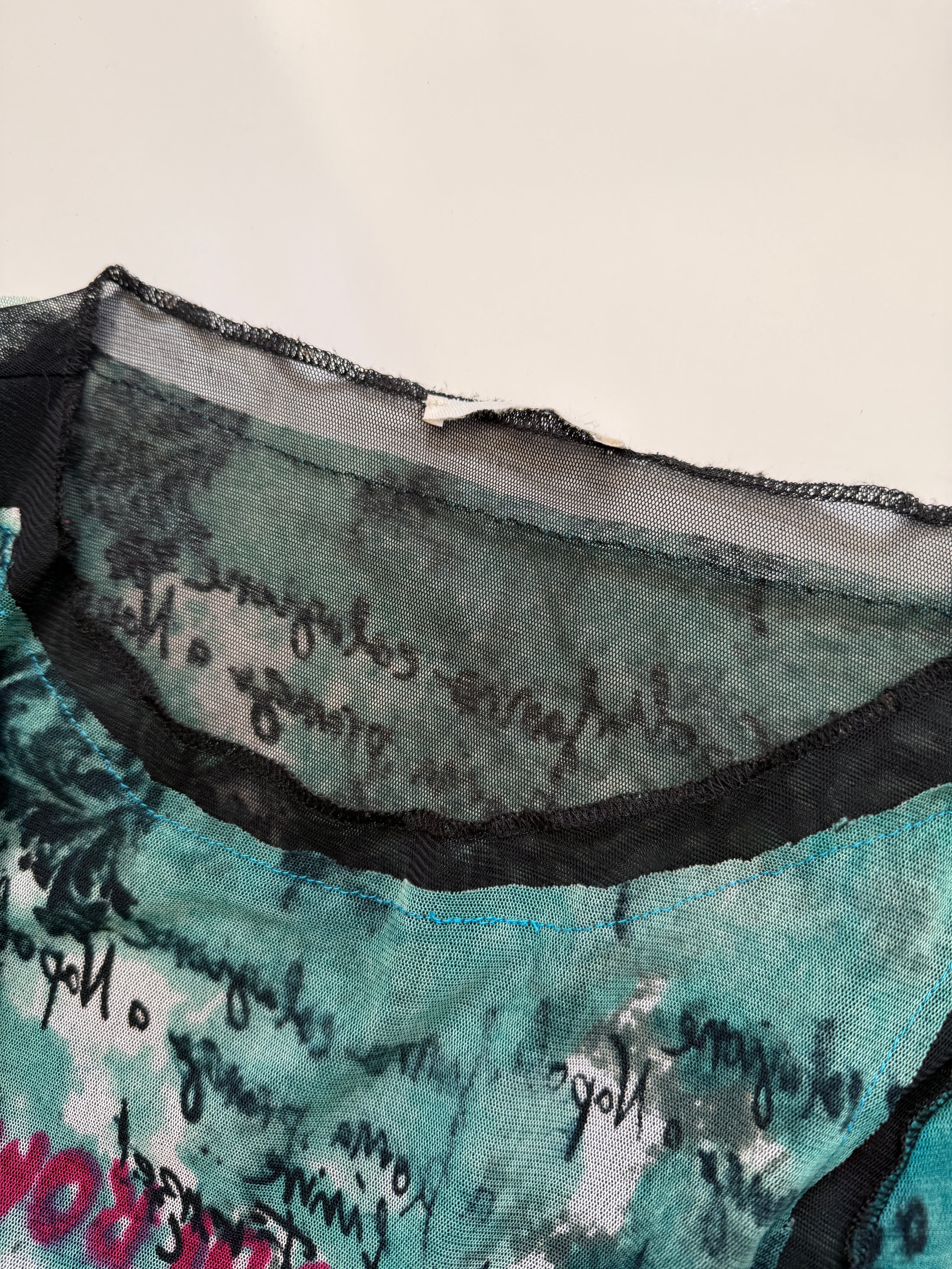 00's Graphic print mesh long sleeve • Size S/M