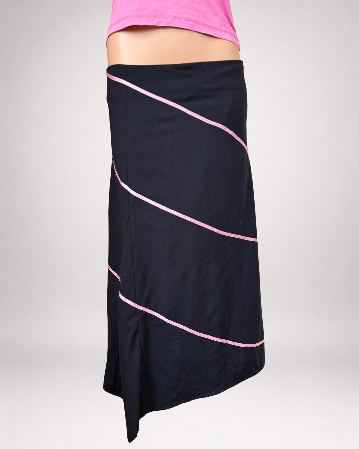 00s Midi skirt w baby pink ribbon detail • Size 10