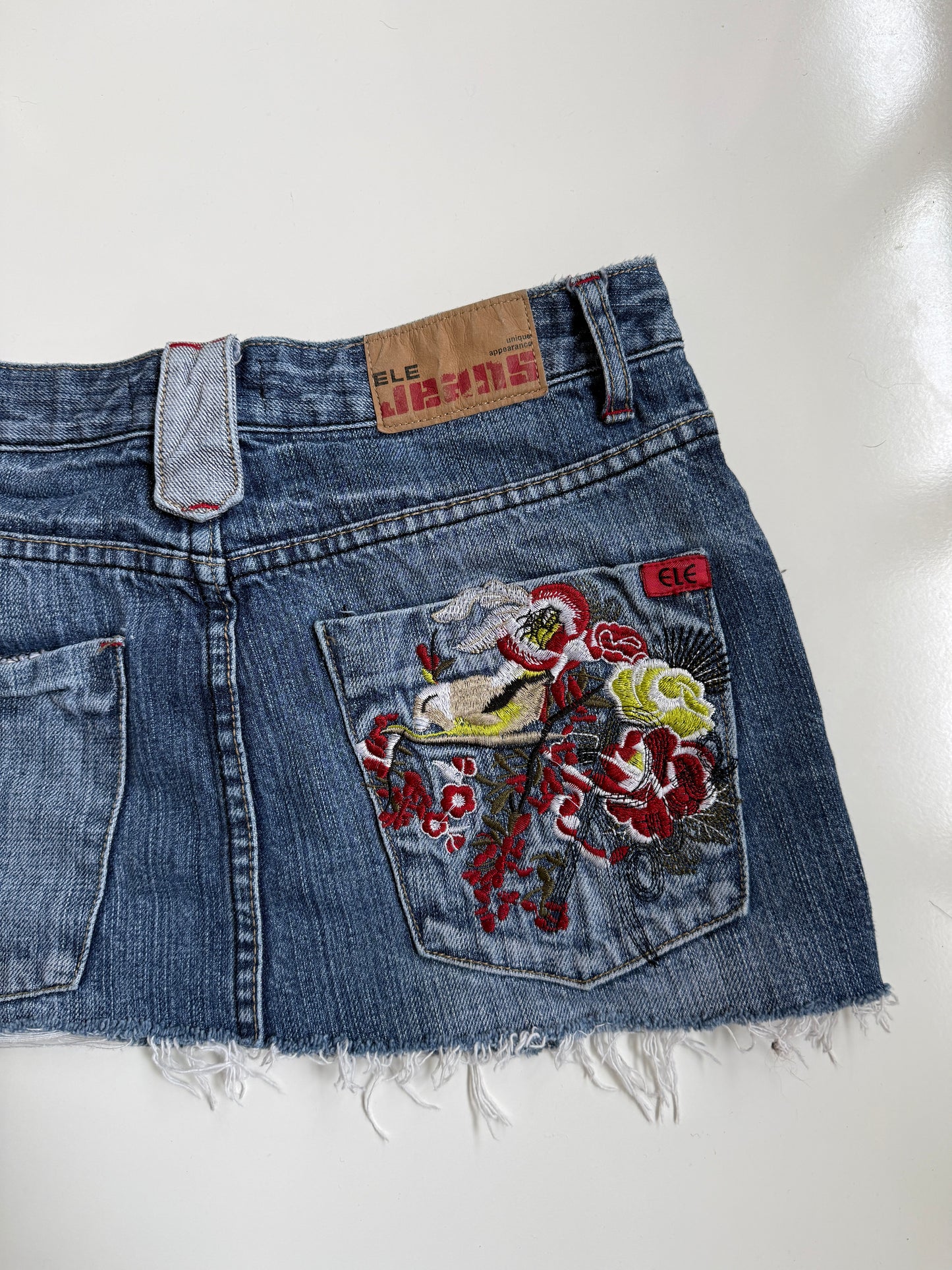 00's El jeans embroidered denim mini • Size 6